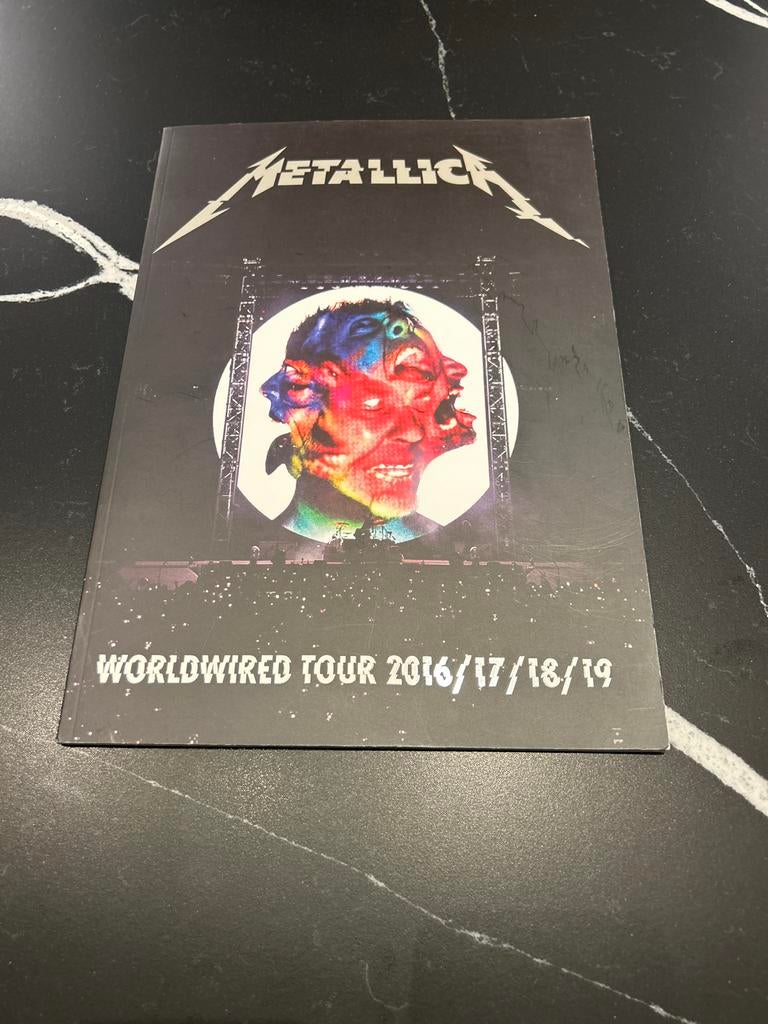 Metallica Tourboek - WorldWired Tour, Ophalen of Verzenden, Gelezen, Artiest