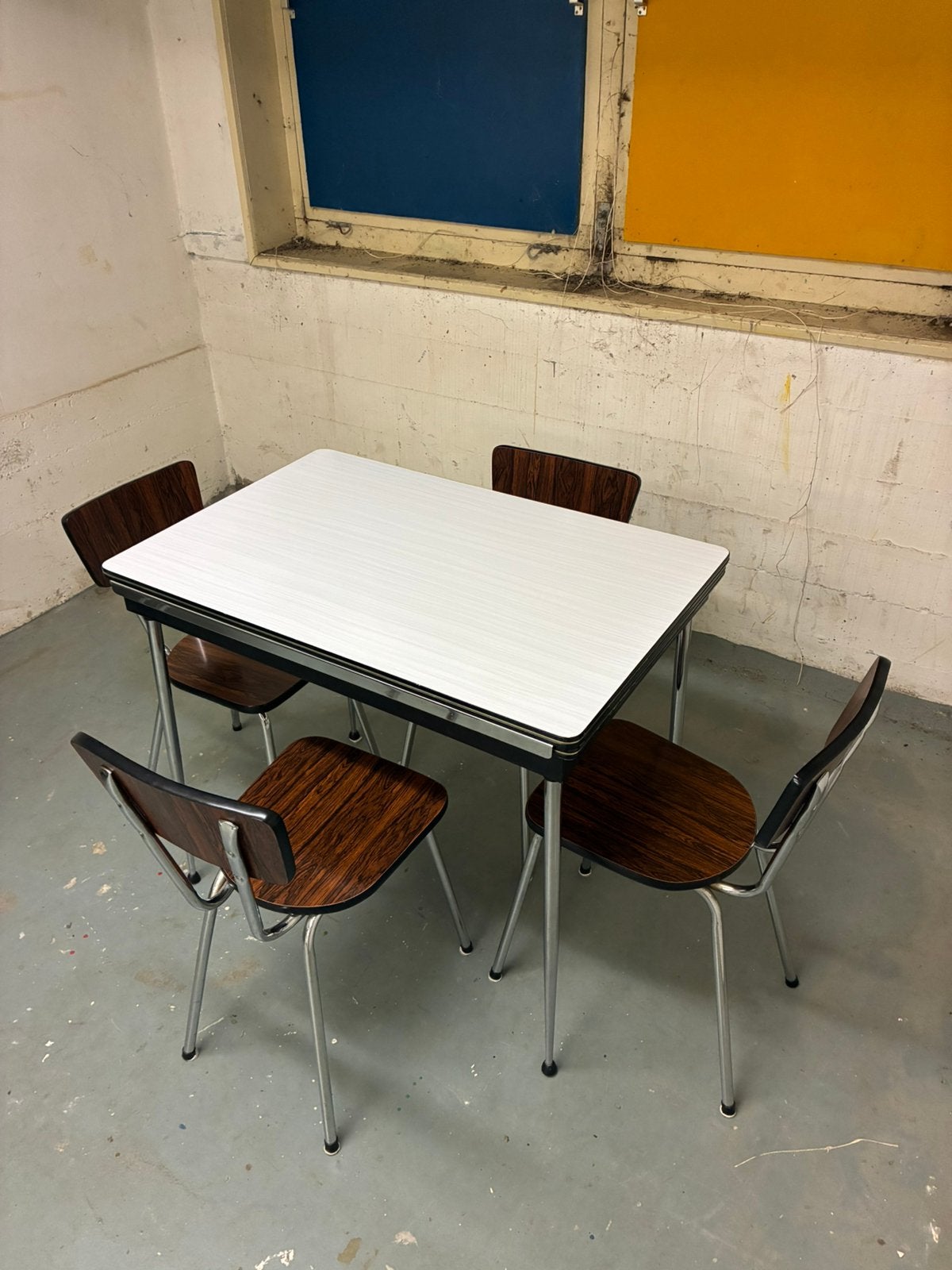Vintage formica tafel met 4 formuca stoelen, Ophalen, Rechthoekig, 100 tot 150 cm, 50 tot 100 cm