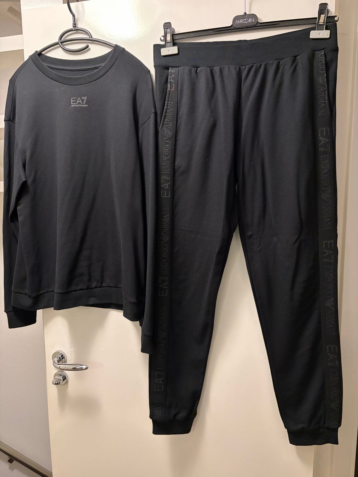 EA7 Emporio Armani Trainingspak Maat L Zwart, Armani, Zwart, Maat 42/44 (L), Ophalen of Verzenden