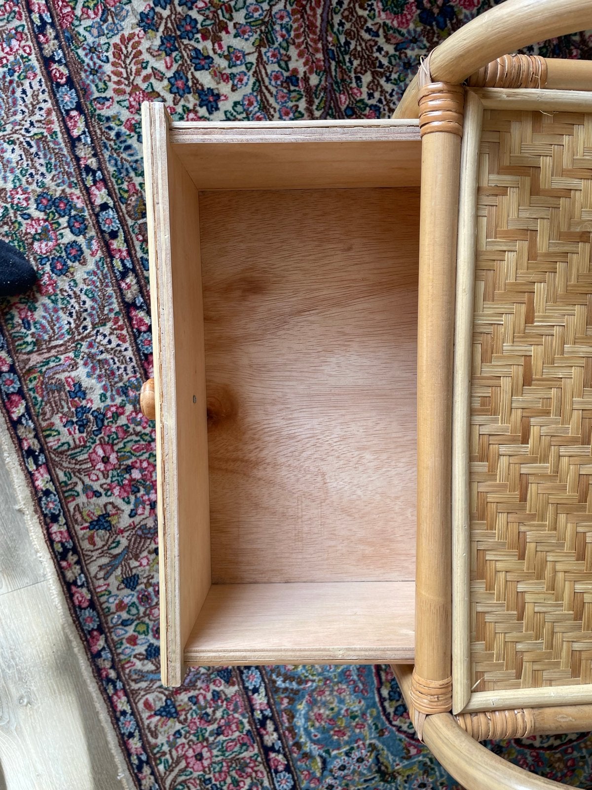 Vintage rotan nachtkastje met lade en opbergruimte, Zo goed als nieuw, 45 tot 65 cm, Hout, 55 tot 70 cm