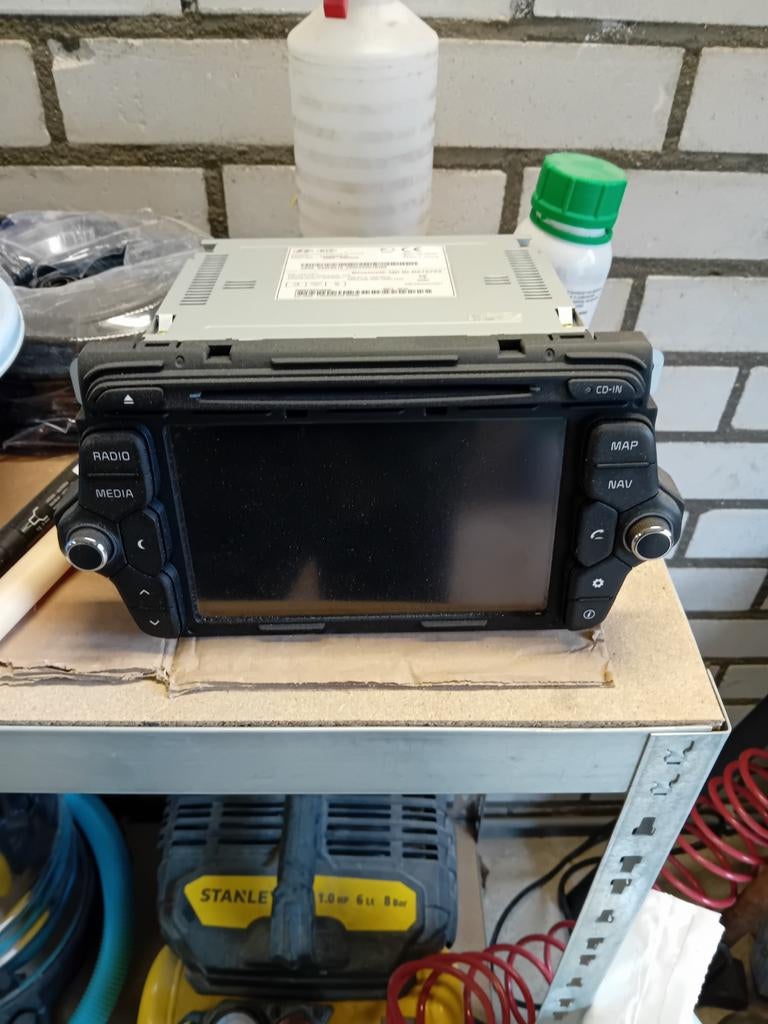 Kia LAN2050EKJD Navigatie/CD-speler (mei 2012), Ophalen, Gebruikt