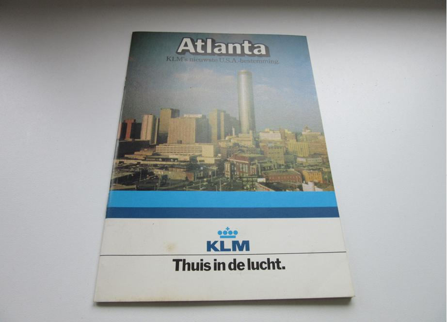 KLM brochure Atlanta - KLM's nieuwste USA bestemming, Verzamelen, Luchtvaart en Vliegtuigspotten, Verzenden, Gebruikt, Overige typen