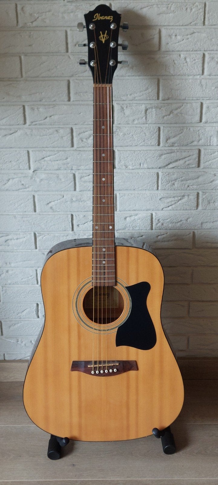 Ibanez akoestische gitaar met standaard en accesoires, Ophalen, Zo goed als nieuw, Western- of Steelstringgitaar