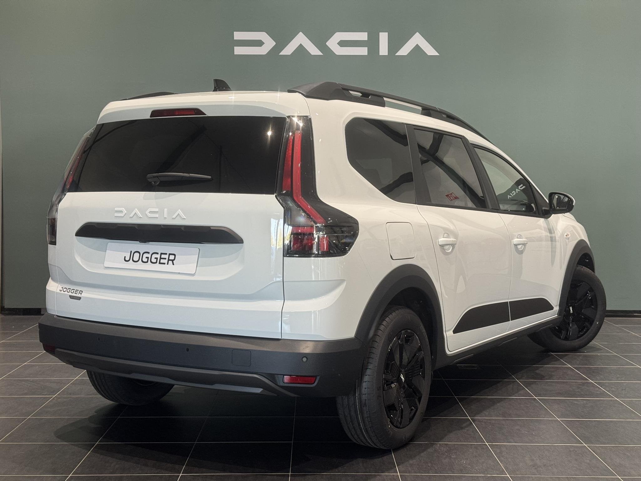 Dacia Jogger 1.8 hybrid 155 expression 7p. | 800 EURO VOORRA, Auto's, Stof, 1789 cc, Euro 6, 7 stoelen