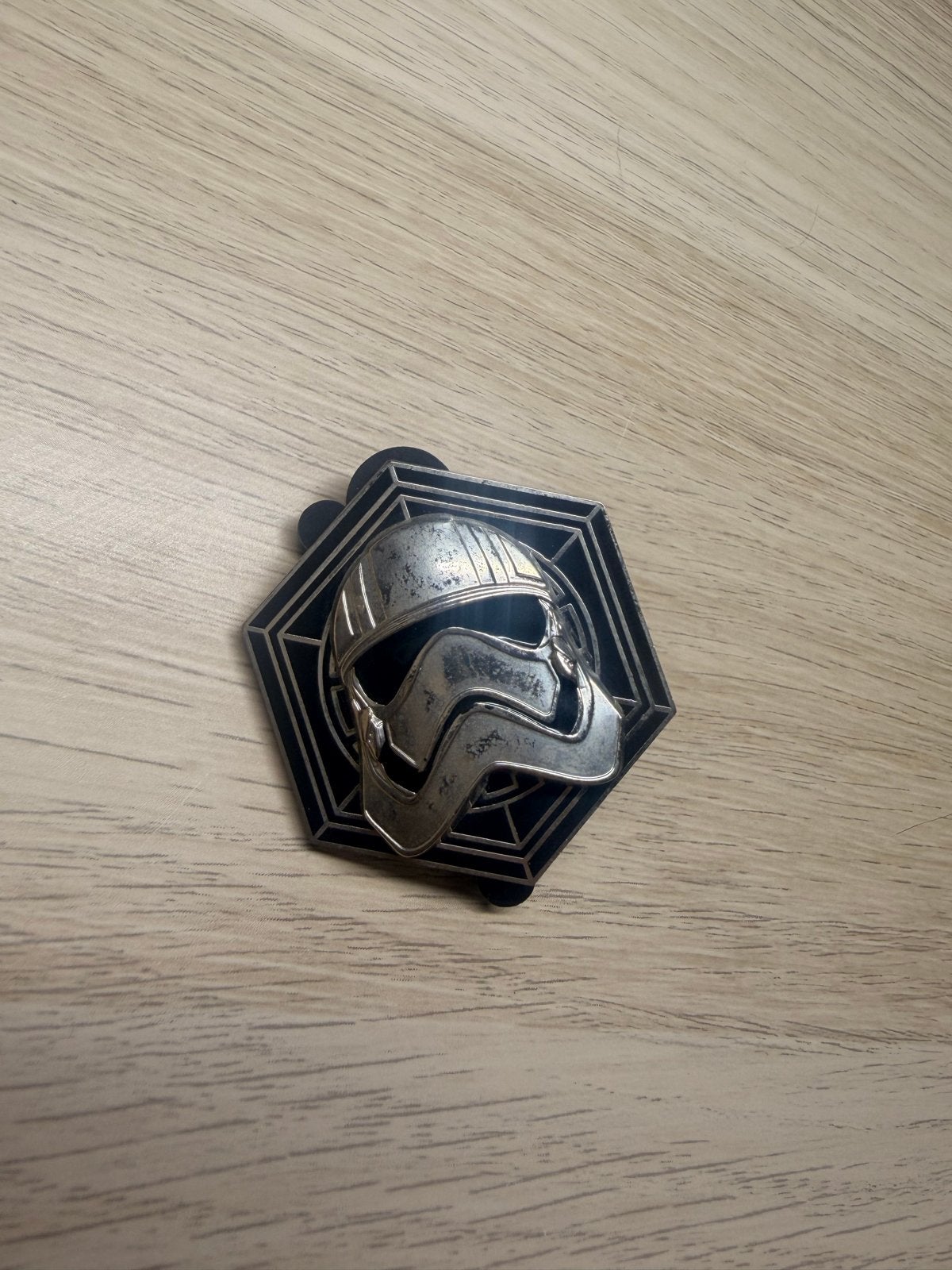 Star Wars Captain Phasma pin - Voorkant beschadigd, Verzamelen, Ophalen of Verzenden, Gebruikt, Overige typen