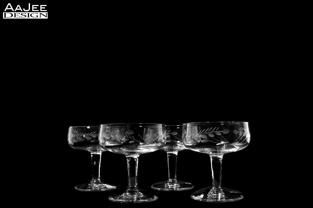 4 Vintage coupes met elegante gravering - Champagne - Likeur, Antiek en Kunst, Antiek | Glas en Kristal, Ophalen of Verzenden