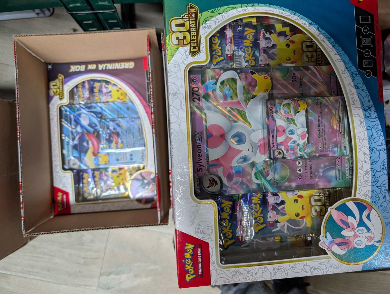 Pokémon 30th Celebration EX Box Sylveon & Greninja, Ophalen of Verzenden, Nieuw, Overige typen