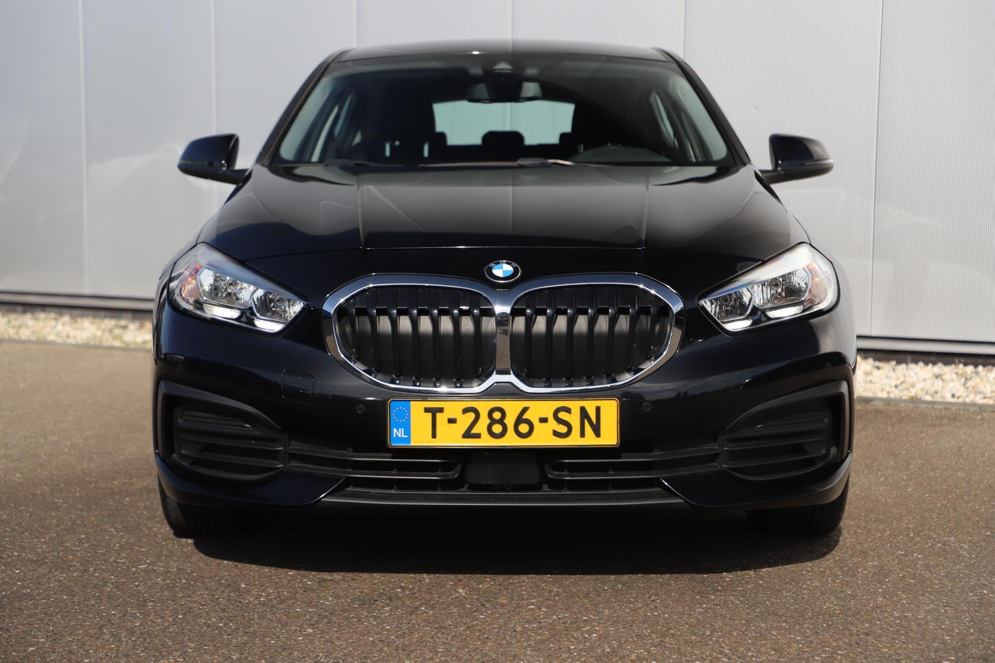 Foto 2 van BMW 1-serie 118i Automaat LED Navigatie Carplay Android Clim