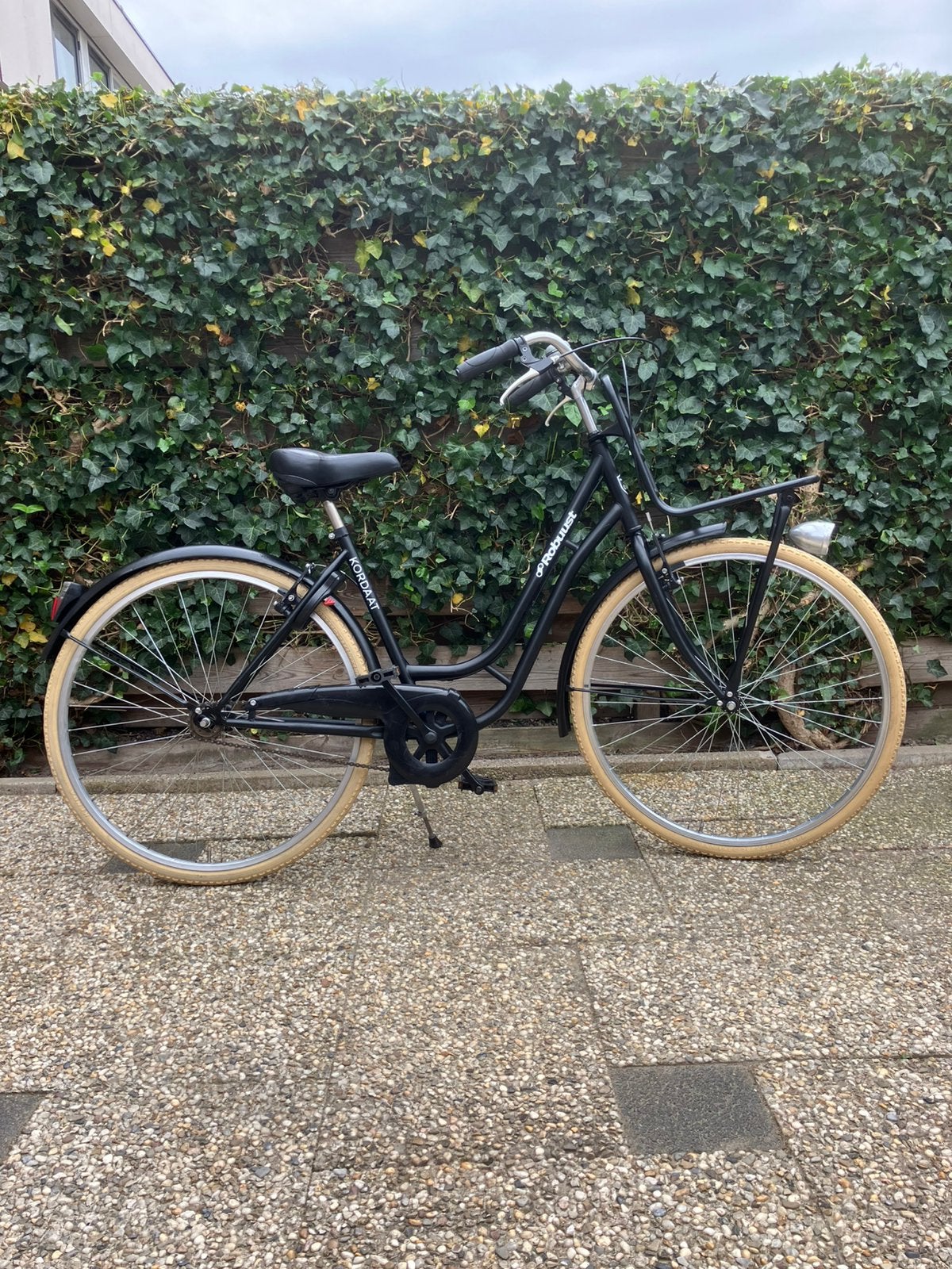 Nette zwarte damesfiets met voordrager!, Ophalen, Gebruikt, Velgrem, Handrem