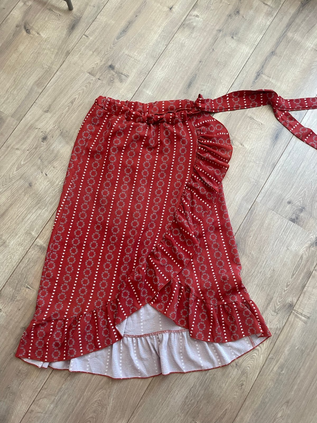 Mooie rode middenlange rok met onderrok, maat S, Ophalen of Verzenden, Maat 36 (S), Gedragen, Rood