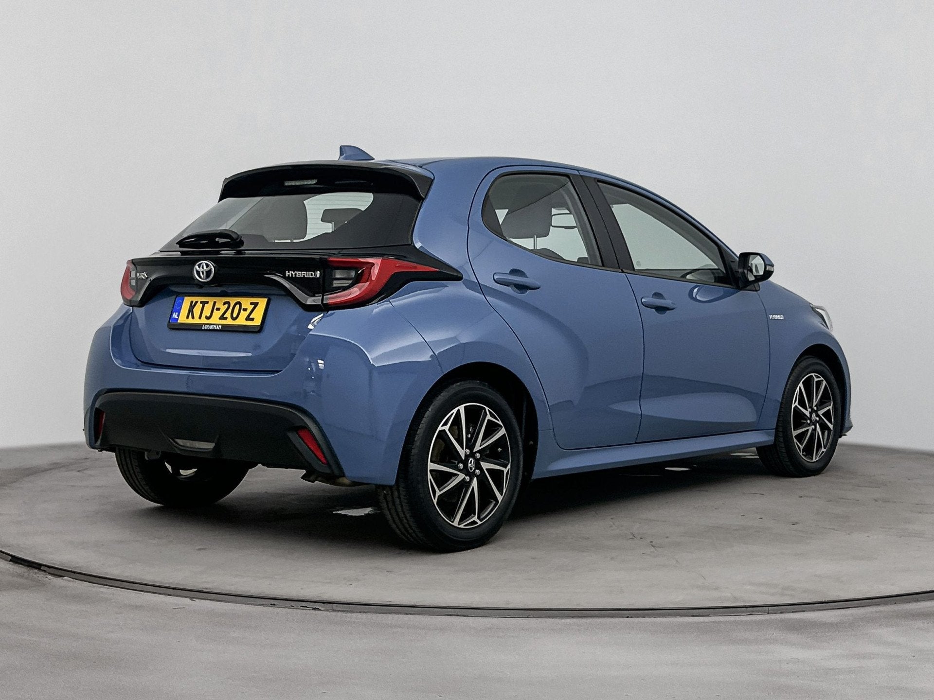 Toyota Yaris 1.5 Hybrid 115 Dynamic Navi | Stoelverwarming |, Auto's, 12 maanden, Gebruikt, Blauw, 1490 cc