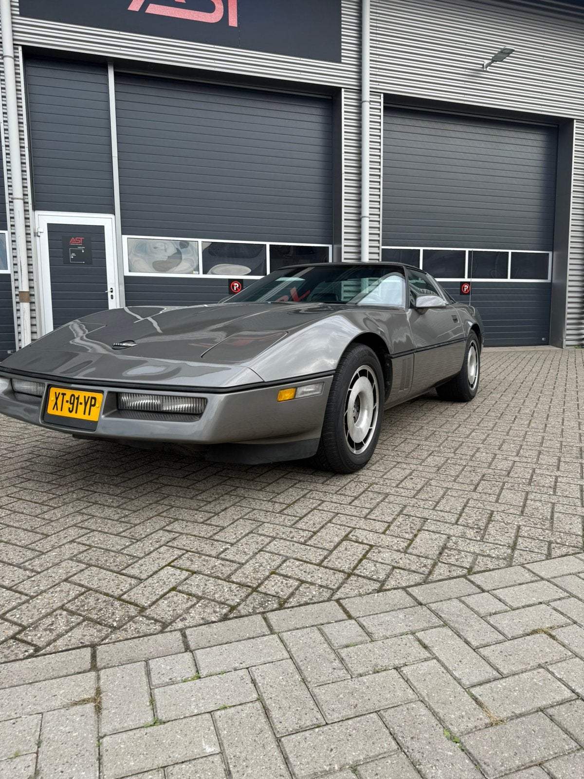 Chevrolet Corvette 5.7 AUT 1983 Grijs, Automaat, Achterwielaandrijving, 8 cilinders, 201 pk