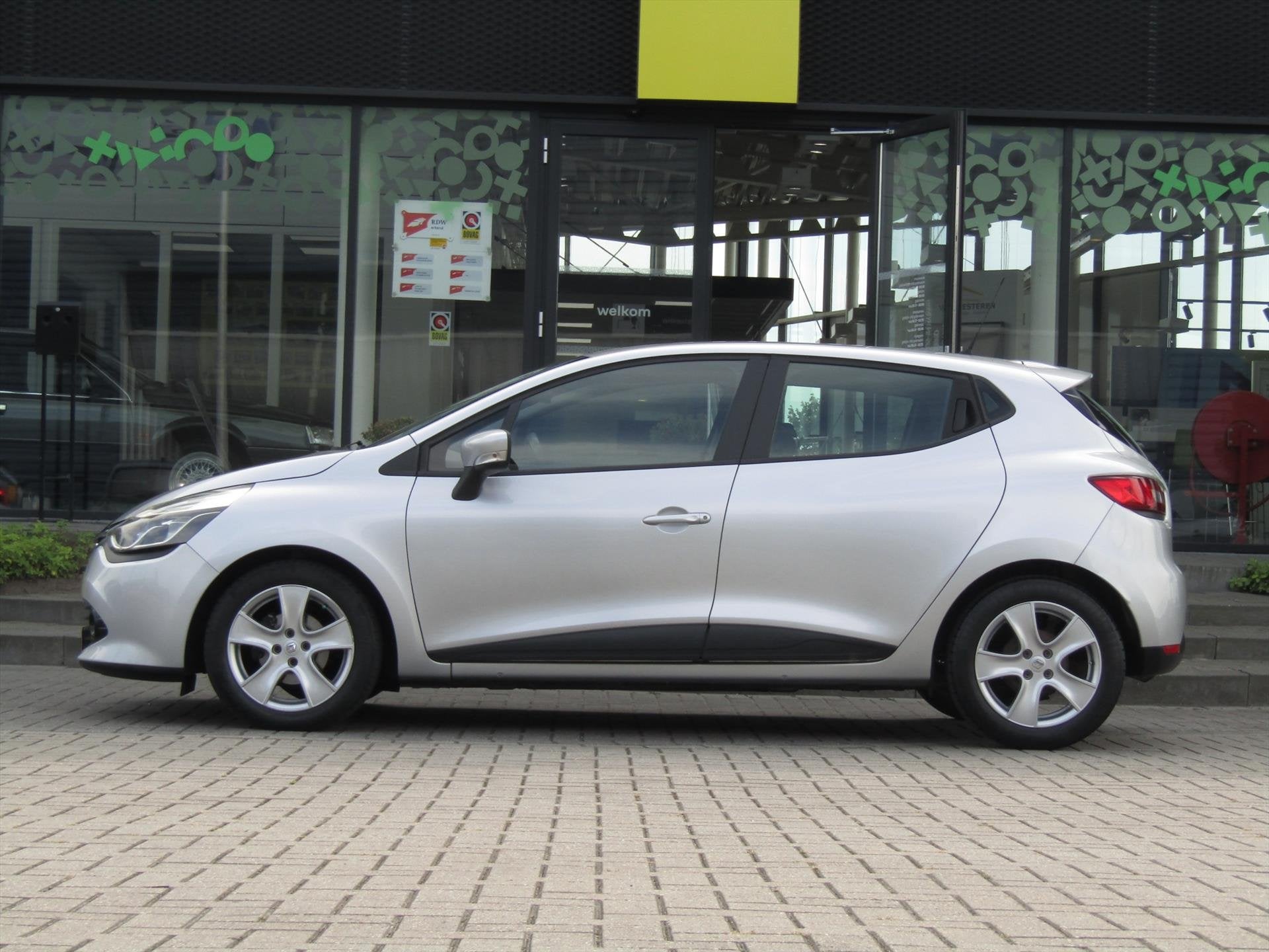 RENAULT Clio TCe 90pk Expression / Airco / Navigatie / Cruis, Auto's, Keurmerk '100% Onderhouden', Stof, Zwart, 540 kg