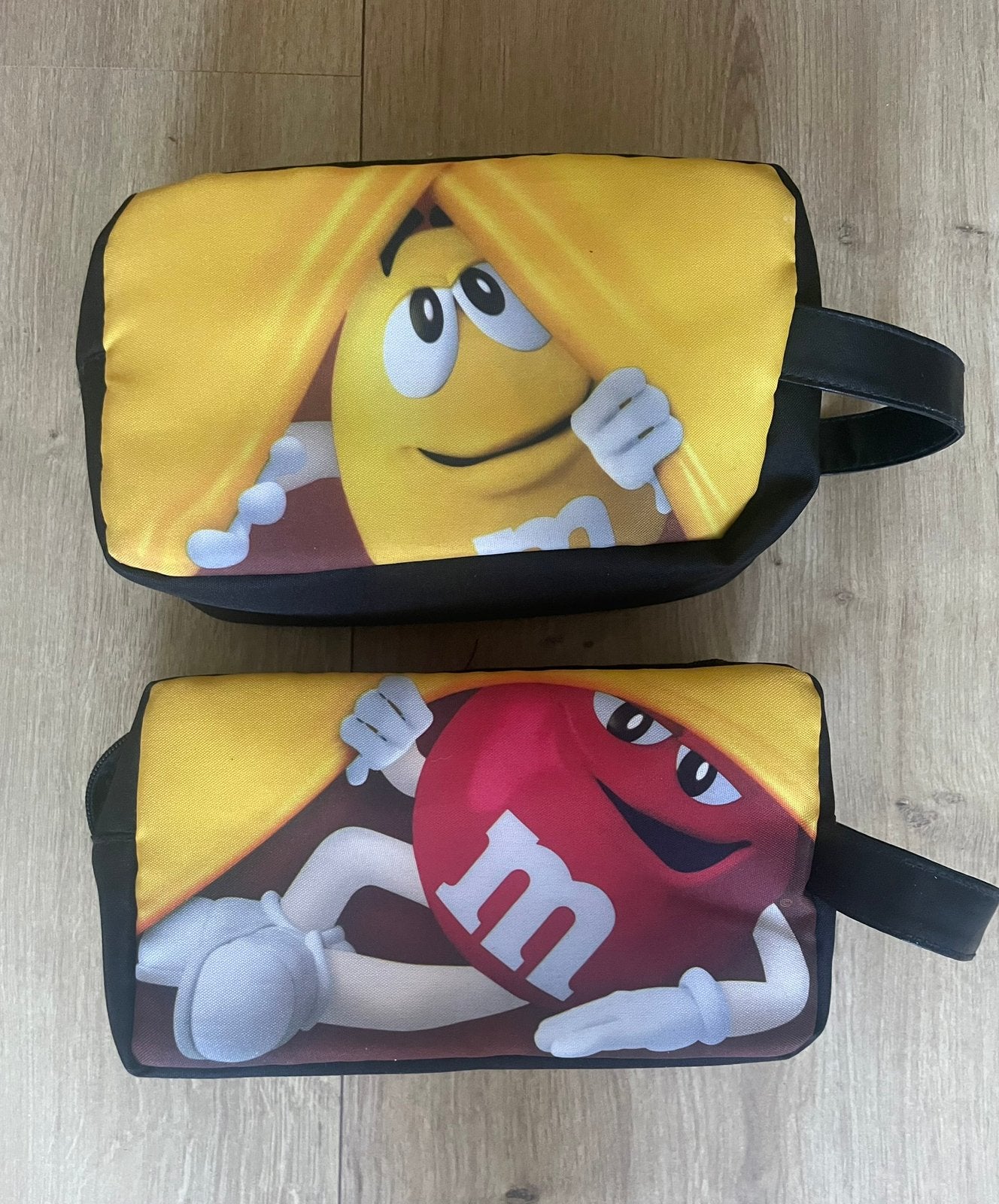 2 toilettas M&M’s red en yellow, Verzamelen, Ophalen of Verzenden, Zo goed als nieuw