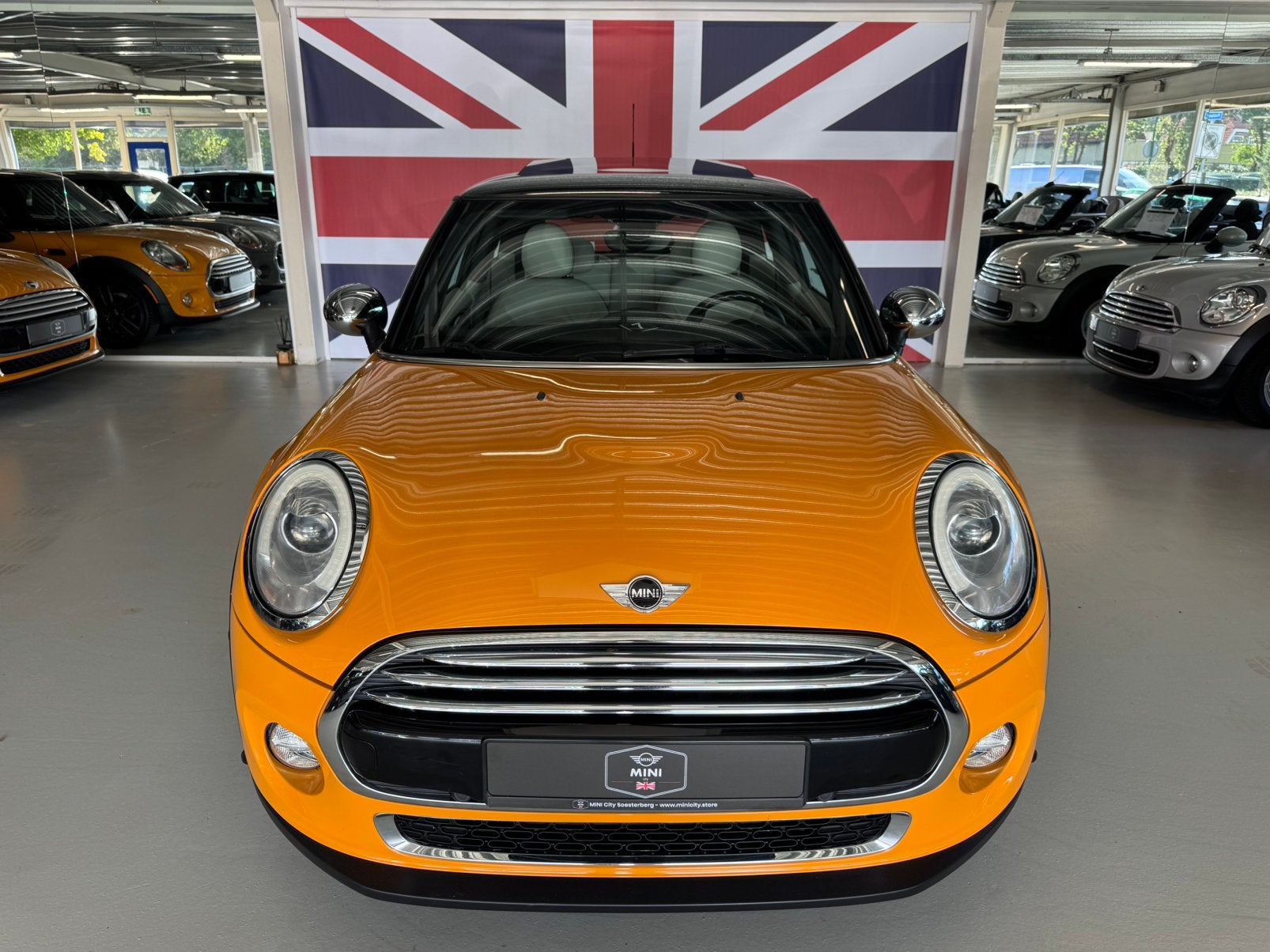 Mini 1.5 Cooper AUT 2014 ( 6 MAANDEN GARANTIE ), Auto's, 136 pk, Beige, Overige kleuren, 4 stoelen
