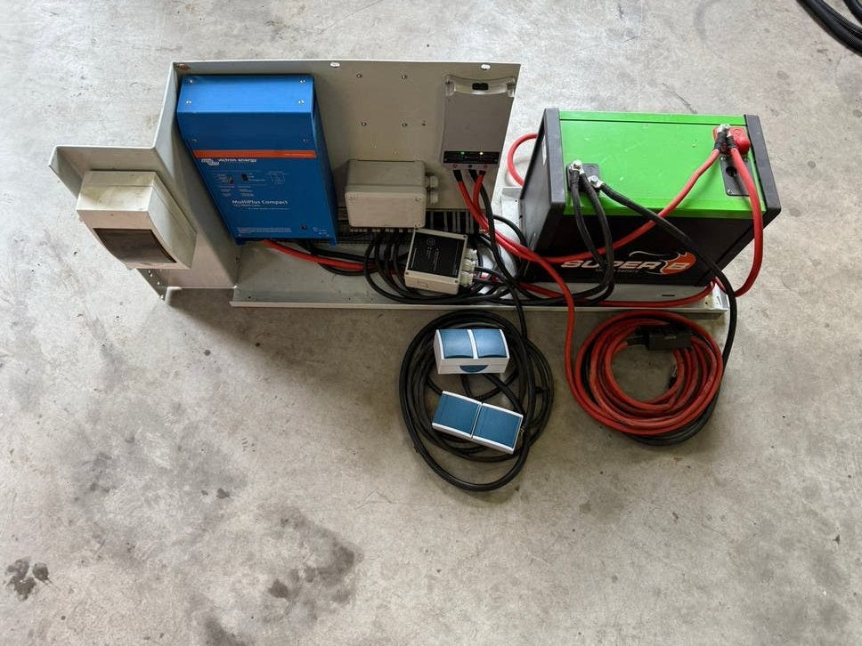 Complete Victron Multiplus 1600 omvormer met Lithium accu, Ophalen, Zo goed als nieuw