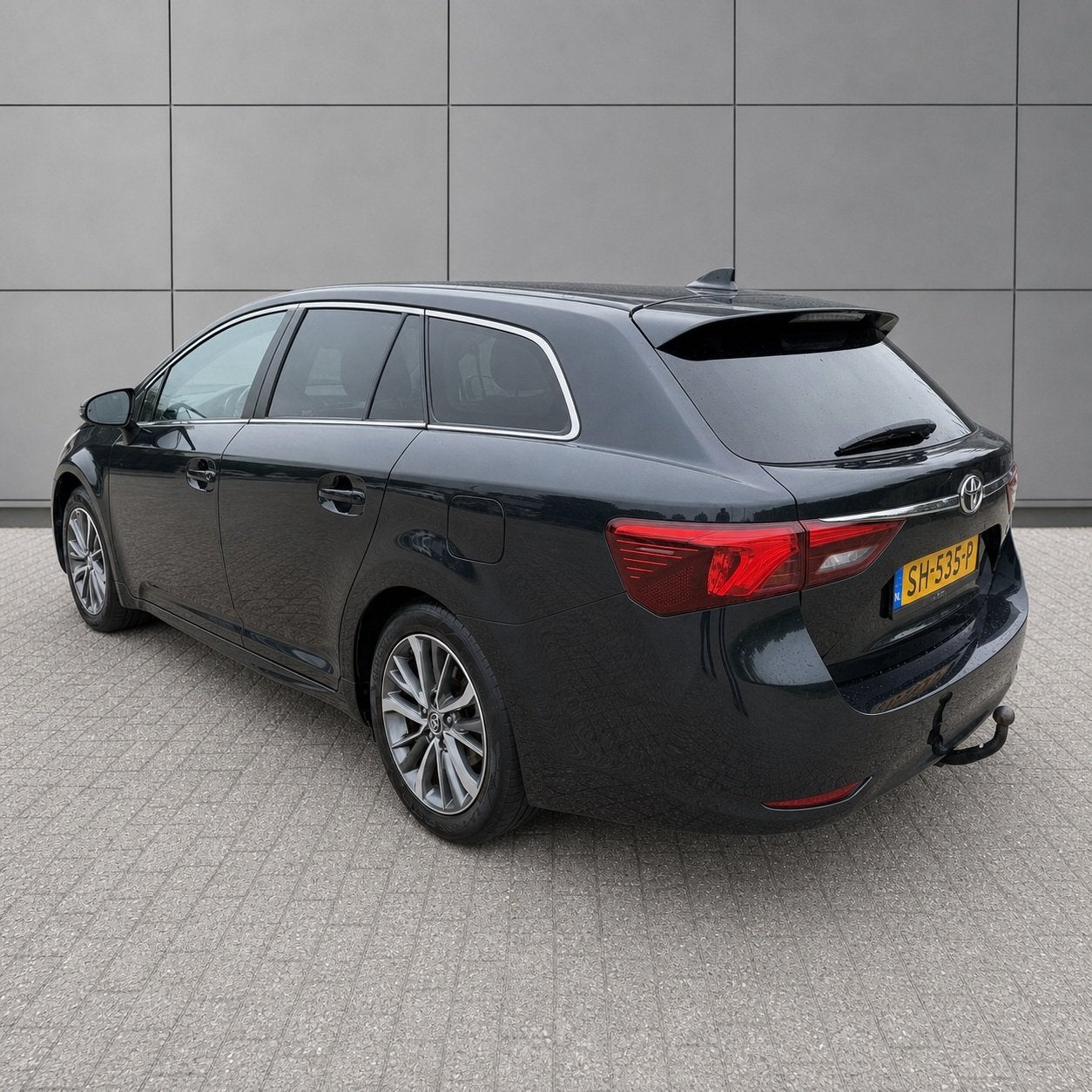 Toyota Avensis Touring Sports 1.8 VVT-i Dynamic Leer/Navi/Pa, 4 cilinders, Zwart, Leder, 1600 kg