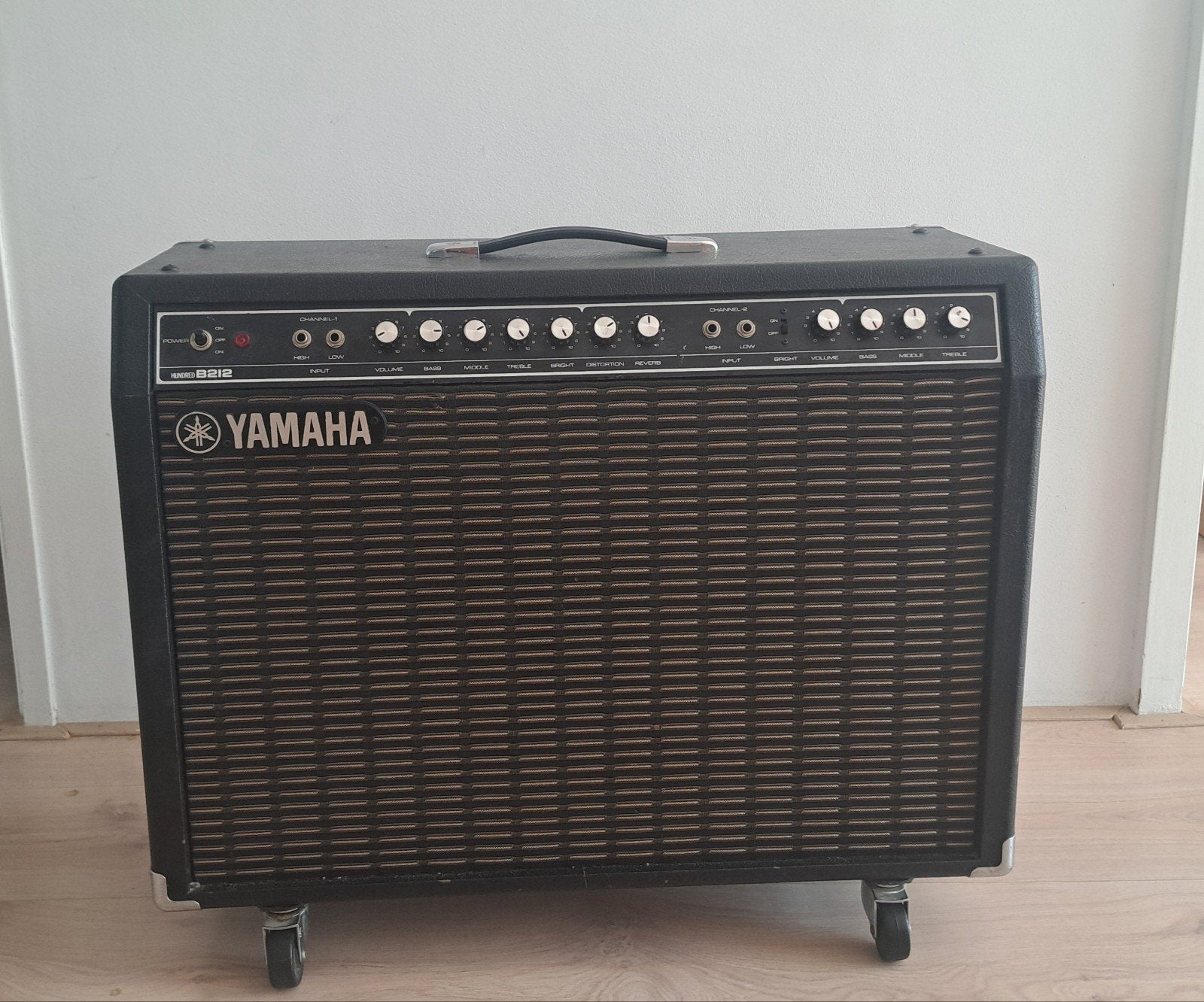 Yamaha Hundred B212 Gitaarversterker met effecten, Ophalen of Verzenden, Gebruikt, Gitaar, 100 watt of meer