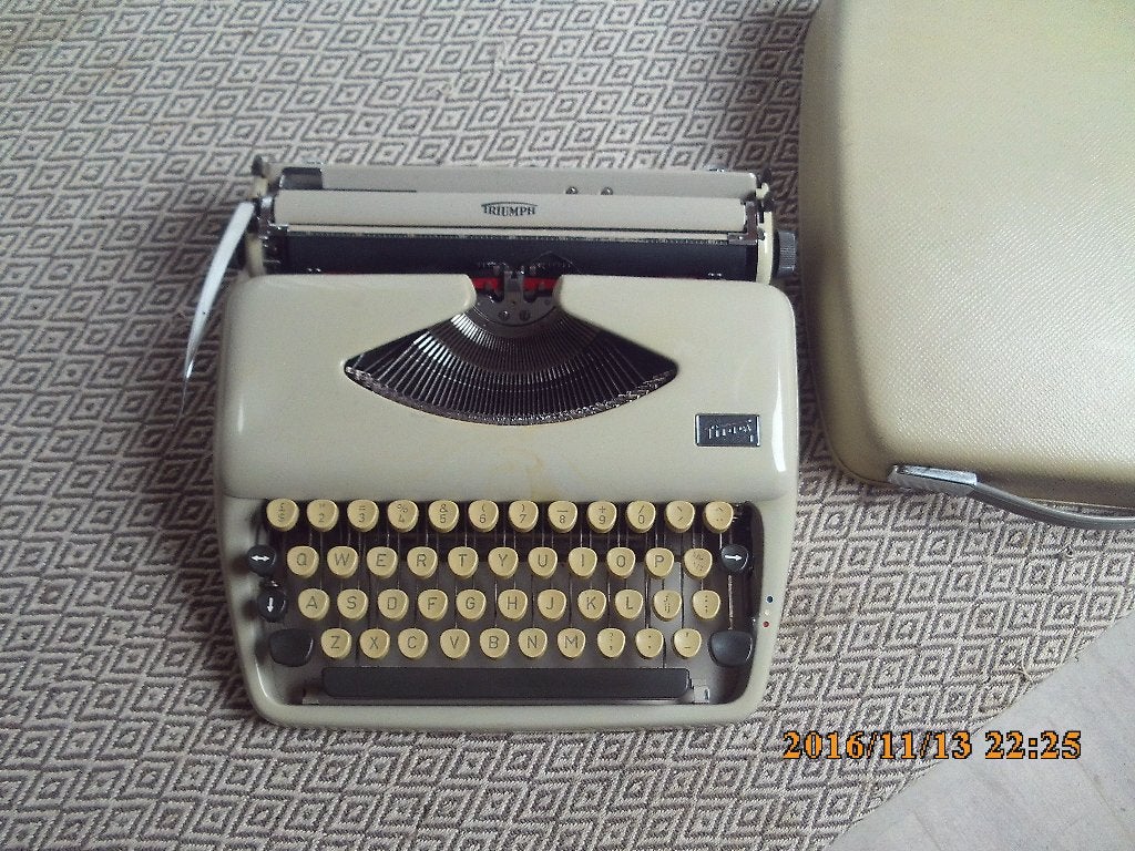 Adler Tippa 1 uit 1950 met draagdeksel., Ophalen of Verzenden, Zo goed als nieuw
