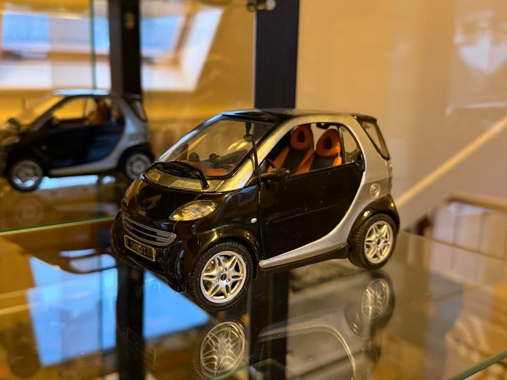 Smart City Coupe van het merk Maisto schaal 1:18, Hobby en Vrije tijd, Ophalen of Verzenden, Zo goed als nieuw, Auto, Maisto