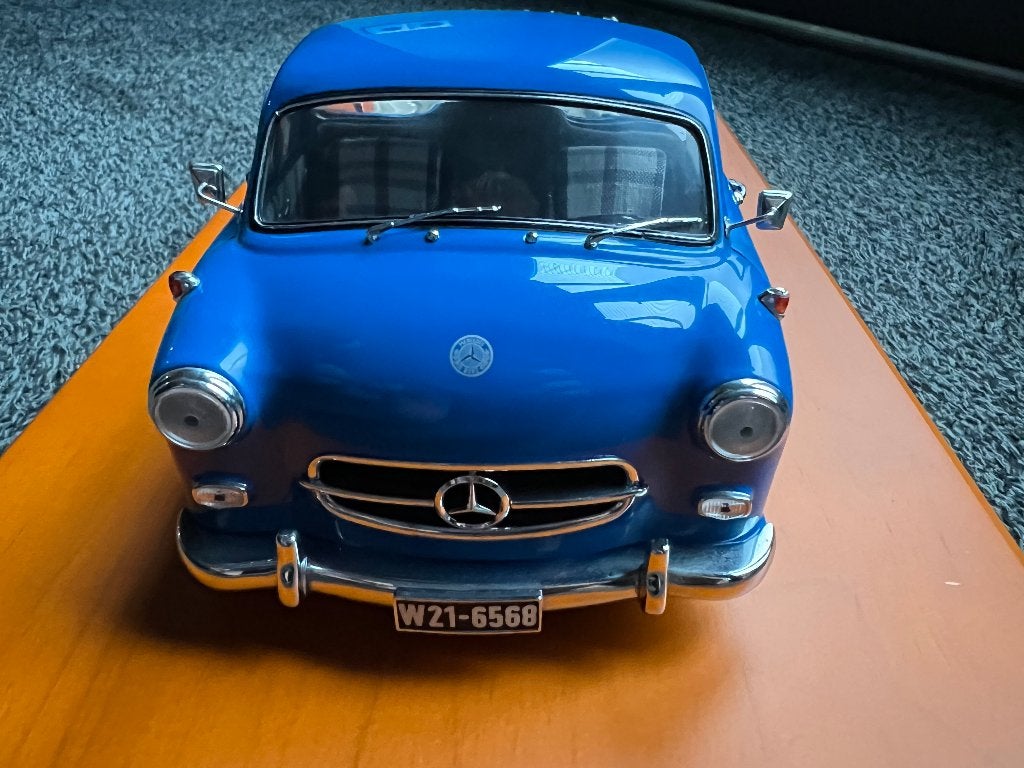 CMC Renntransporter Mercedes 1:18 blauw, Ophalen, Zo goed als nieuw, Auto's