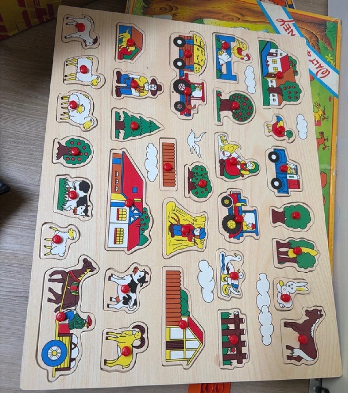 Houten boerderij puzzel met knoppen voor kleine handjes, 2 tot 4 jaar, Gebruikt, 10 tot 50 stukjes, Ophalen of Verzenden