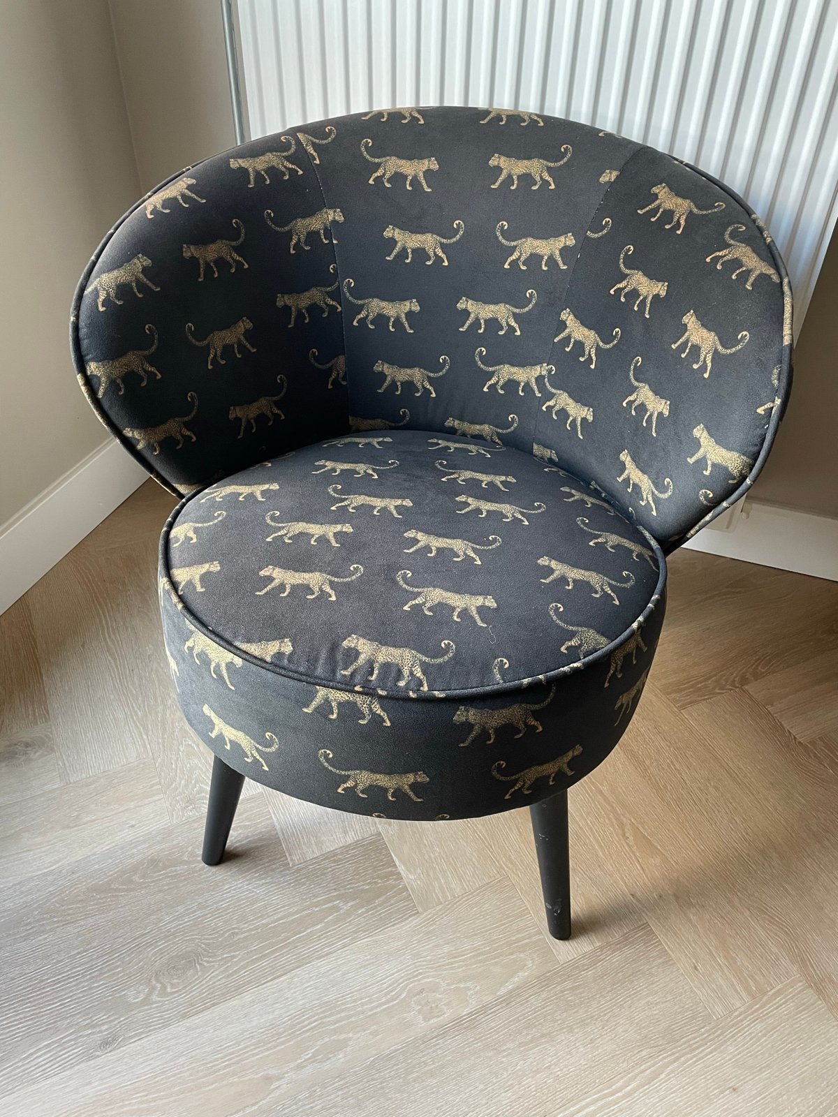 Stijlvolle velvet fauteuil zwart panterprint WOOOD Karwei, Huis en Inrichting, Ophalen, Zo goed als nieuw, Eén, Stof