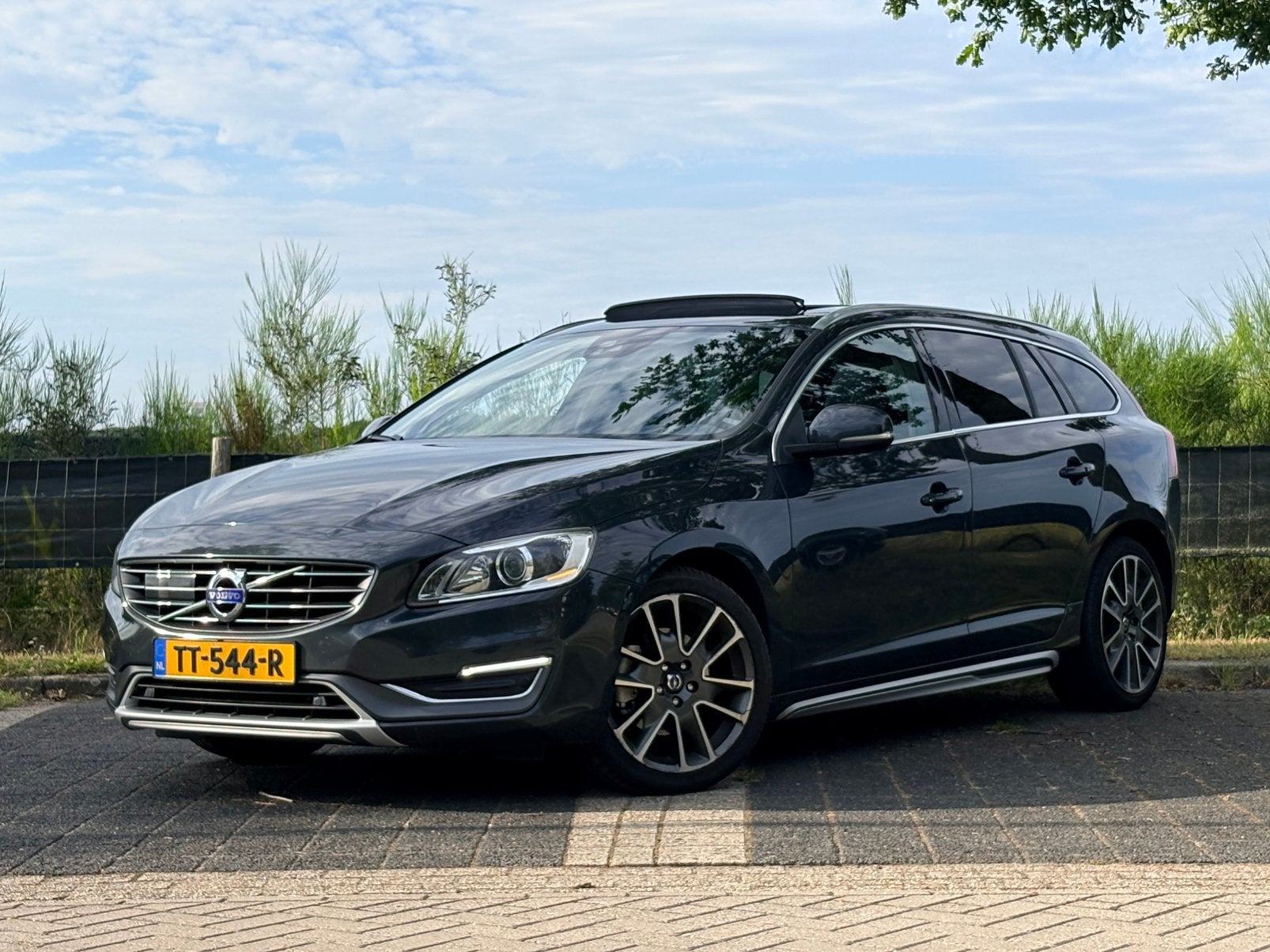 Volvo V60 T5 Summum | BLIS | Panodak | Leder | Trekhaak, Auto's, Volvo, 4 cilinders, Particulier, 1600 kg, 84 €/maand