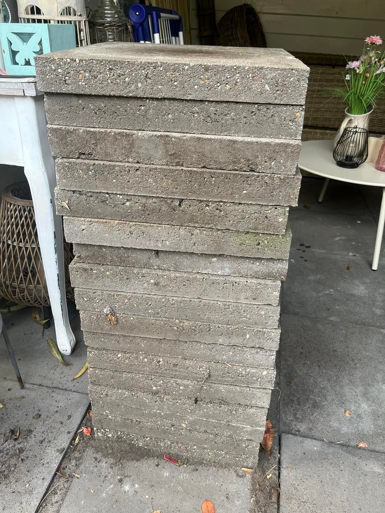 Gebruikte betontegels voor terras of pad, Tuin en Terras, Ophalen, Zo goed als nieuw, 10 m² of meer, Beton