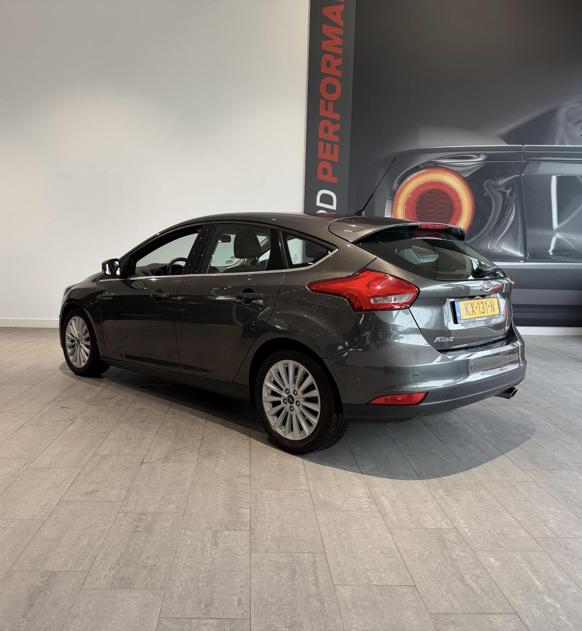 Ford Focus 1.5 Titanium | 150PK | KEYLESS ENTRY | TREKHAAK |, 12 maanden, Stof, 4 cilinders, Parkeerassistent