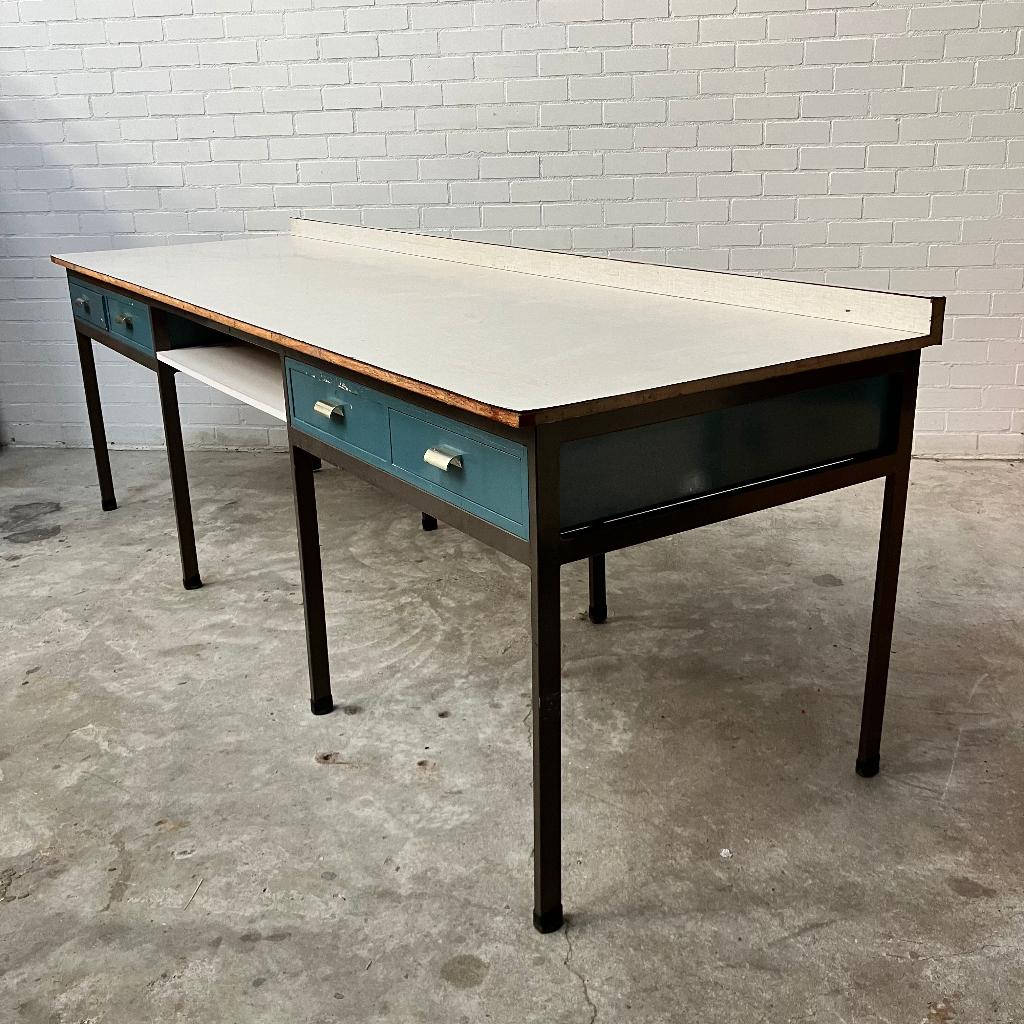 Grote vintage tafel werkbank schooltafel werkplaats tafel, Ophalen, Nieuw, 170 cm of meer