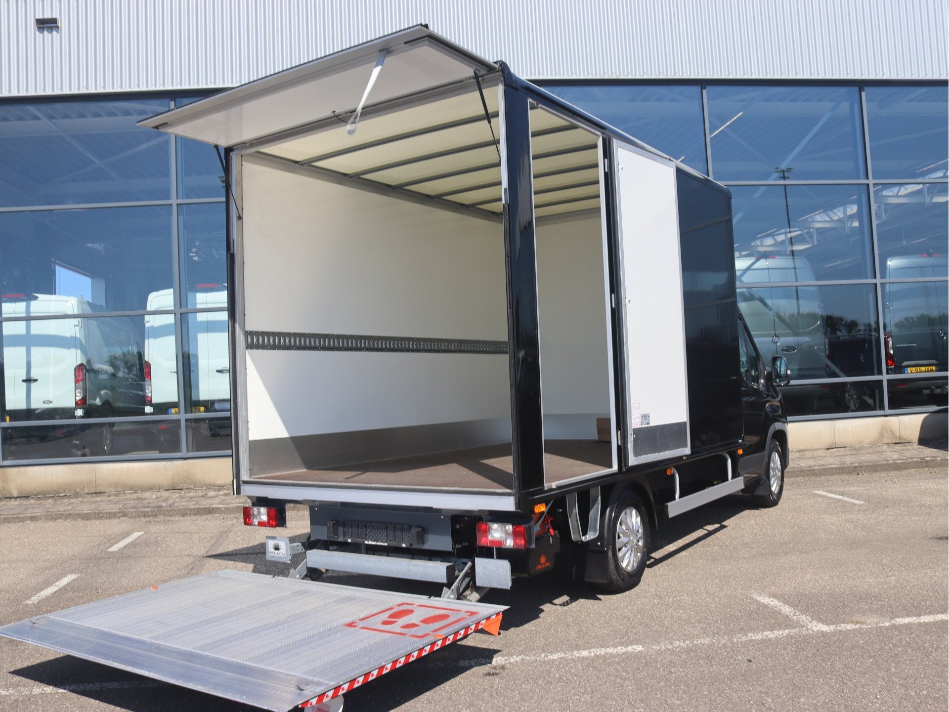 Maxus eDeliver 9 L3 Business DEAL 65 kWh (bj 2026), Auto's, Stof, Gebruikt, Zwart, Met garantie (alle)