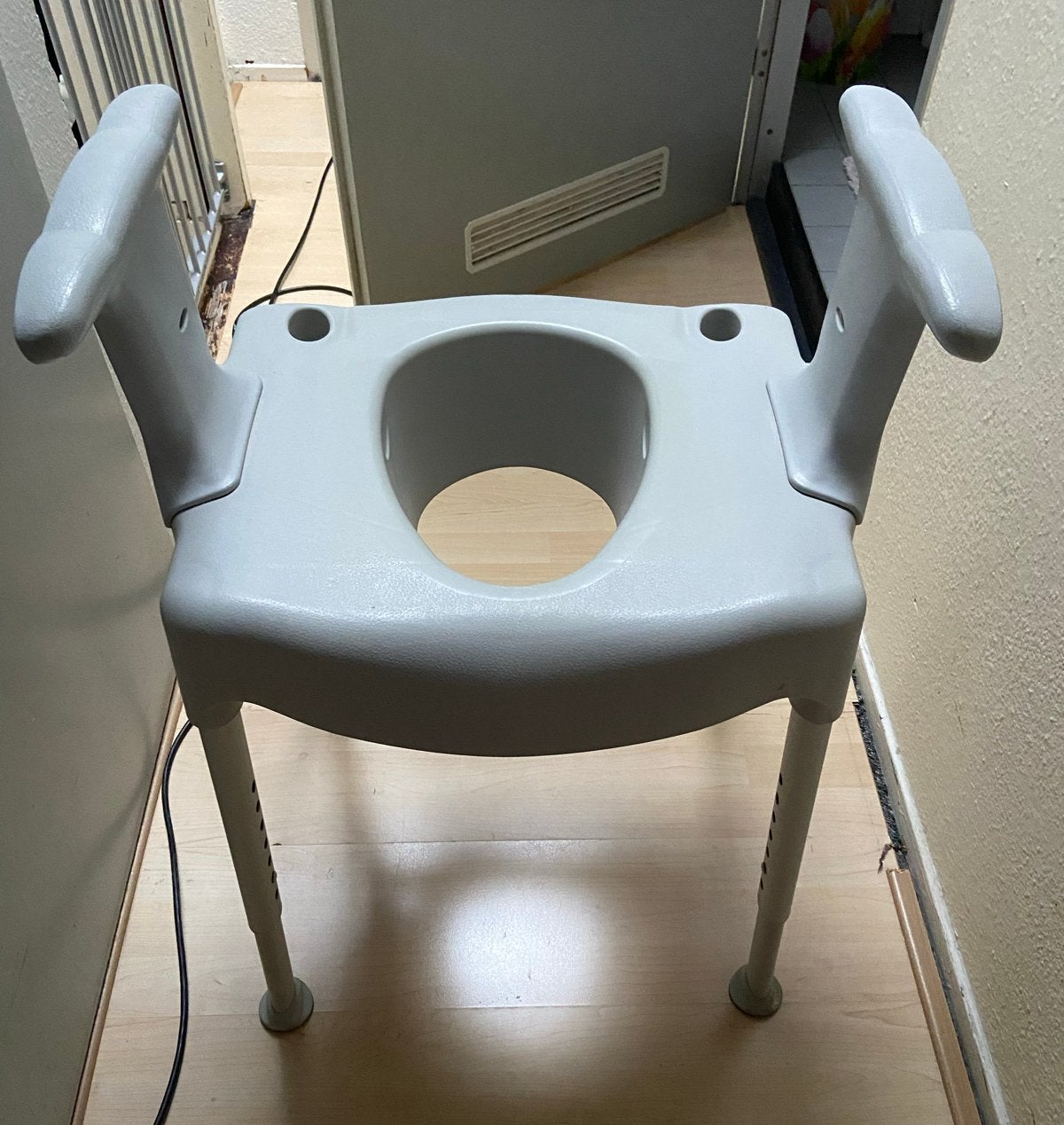 Etac Douche/toilet stoel, Diversen, Verpleegmiddelen, Ophalen, Zo goed als nieuw