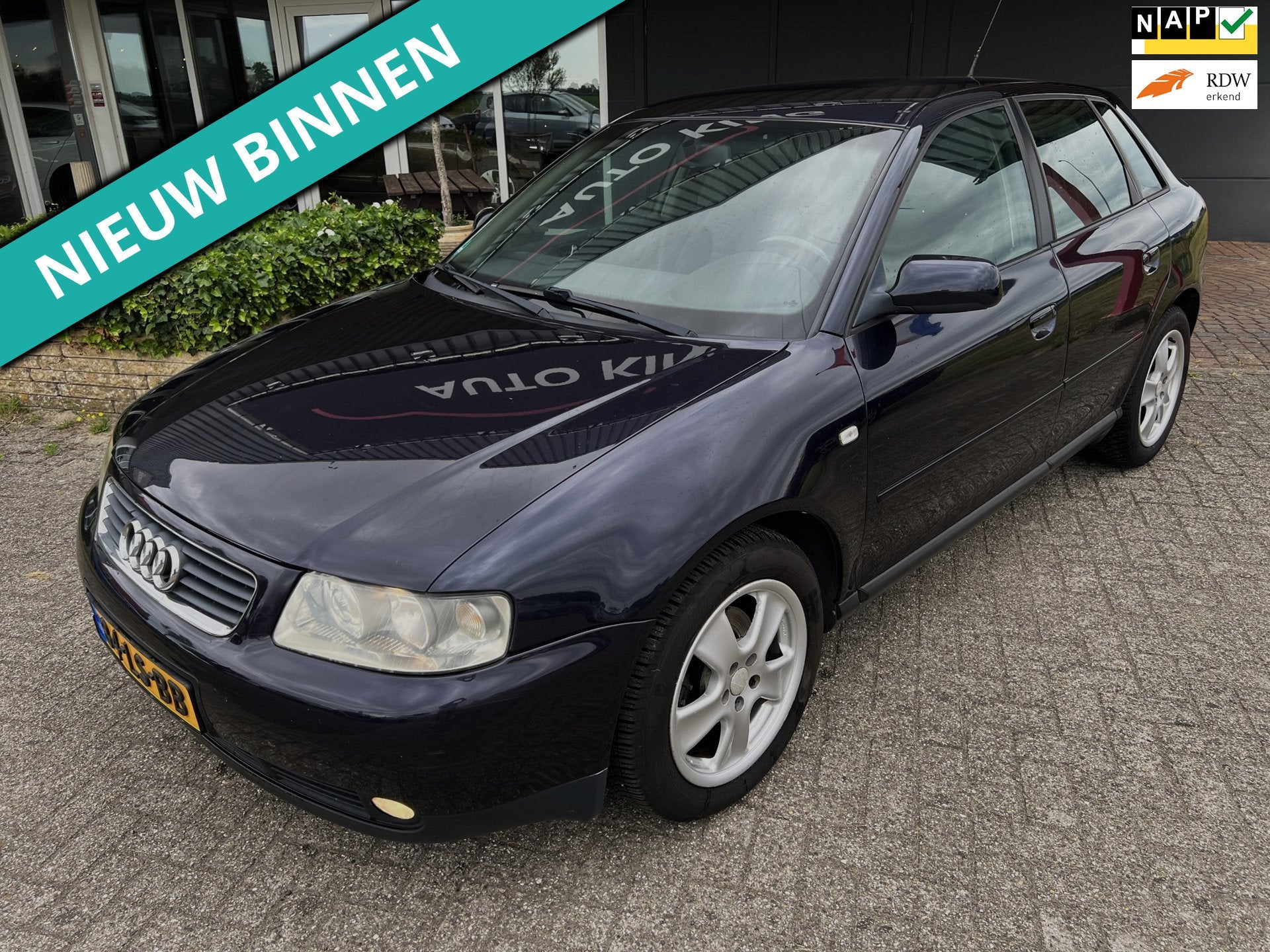 Audi A3 1.8 5V Attraction AUTOM/ECC/CRUISE/5DRS APK+NAP, Auto's, Audi, 1160 kg, Gebruikt, Zwart, Blauw