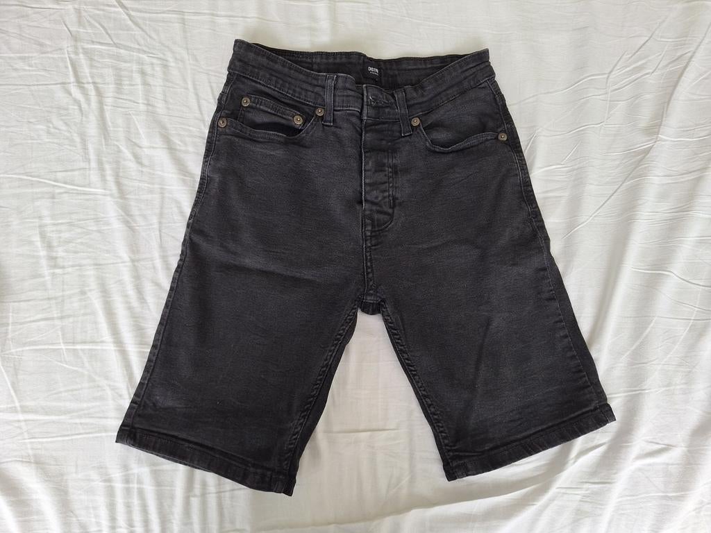 Zwarte demin jongens korte broek
Maat XS, Ophalen of Verzenden, Zo goed als nieuw, Maat 46 (S) of kleiner, Zwart