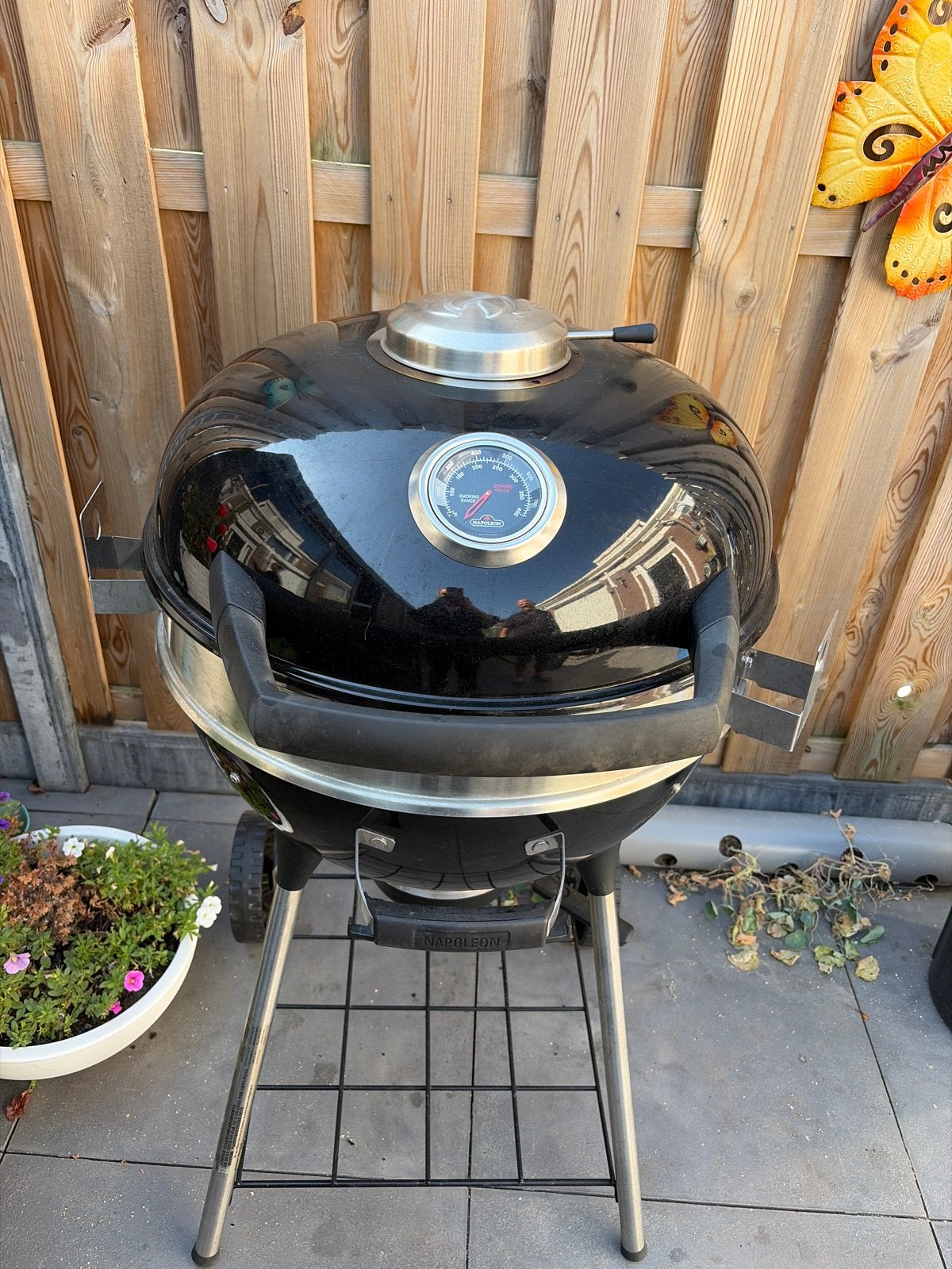 Napoleon Houtskool Kettle Grill met Rotisserie Kit, Ophalen, Zo goed als nieuw