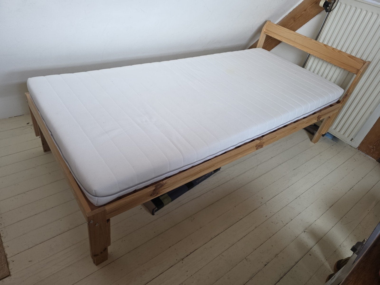 Houten bed van IKEA // Neiden bedframe 1P, Ophalen, 90 cm, Eenpersoons, 200 cm