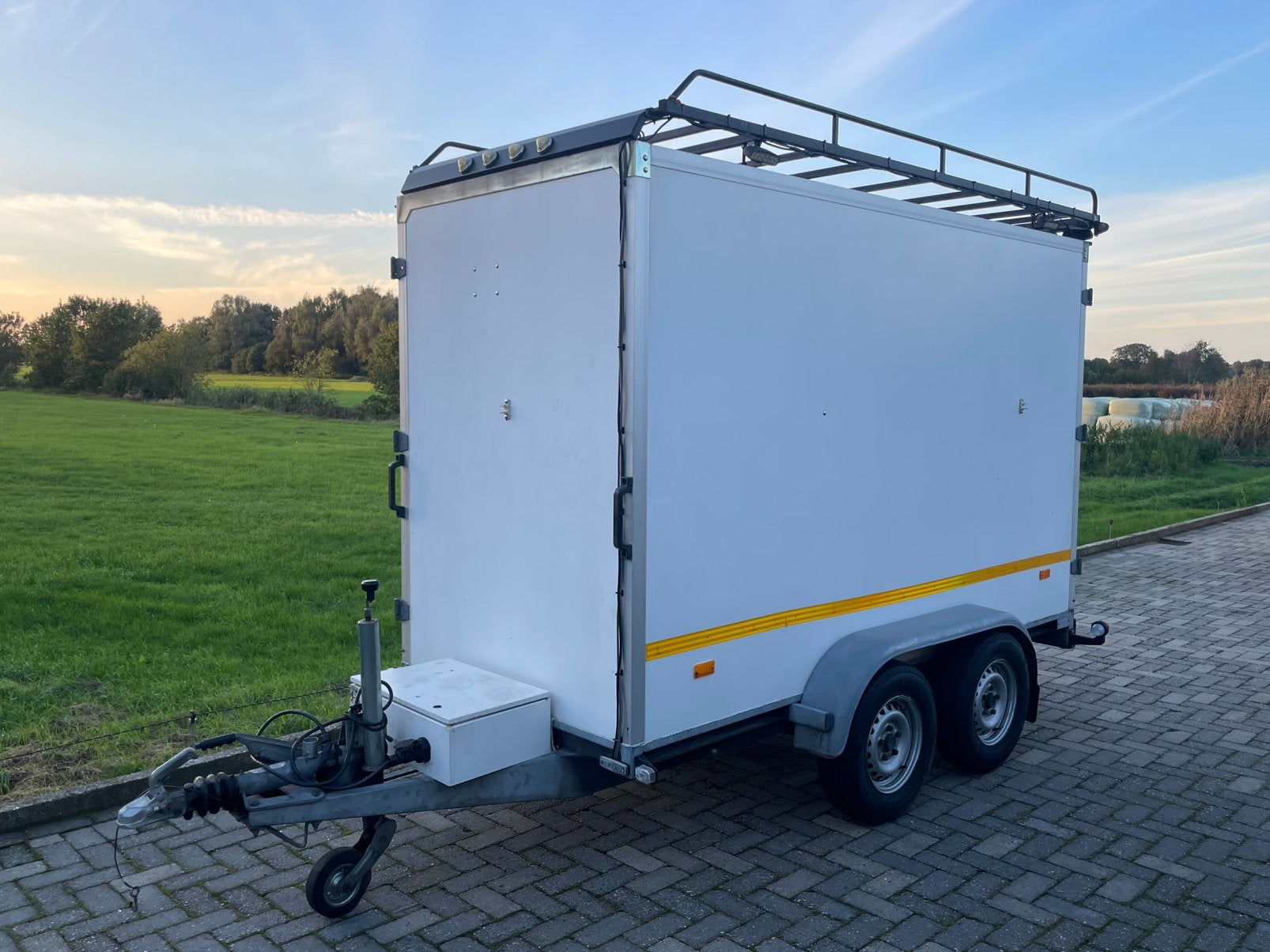 Hapert gesloten aanhanger 300x130x180cm 1750KG met imperiaal, Auto diversen, Ophalen, Gebruikt