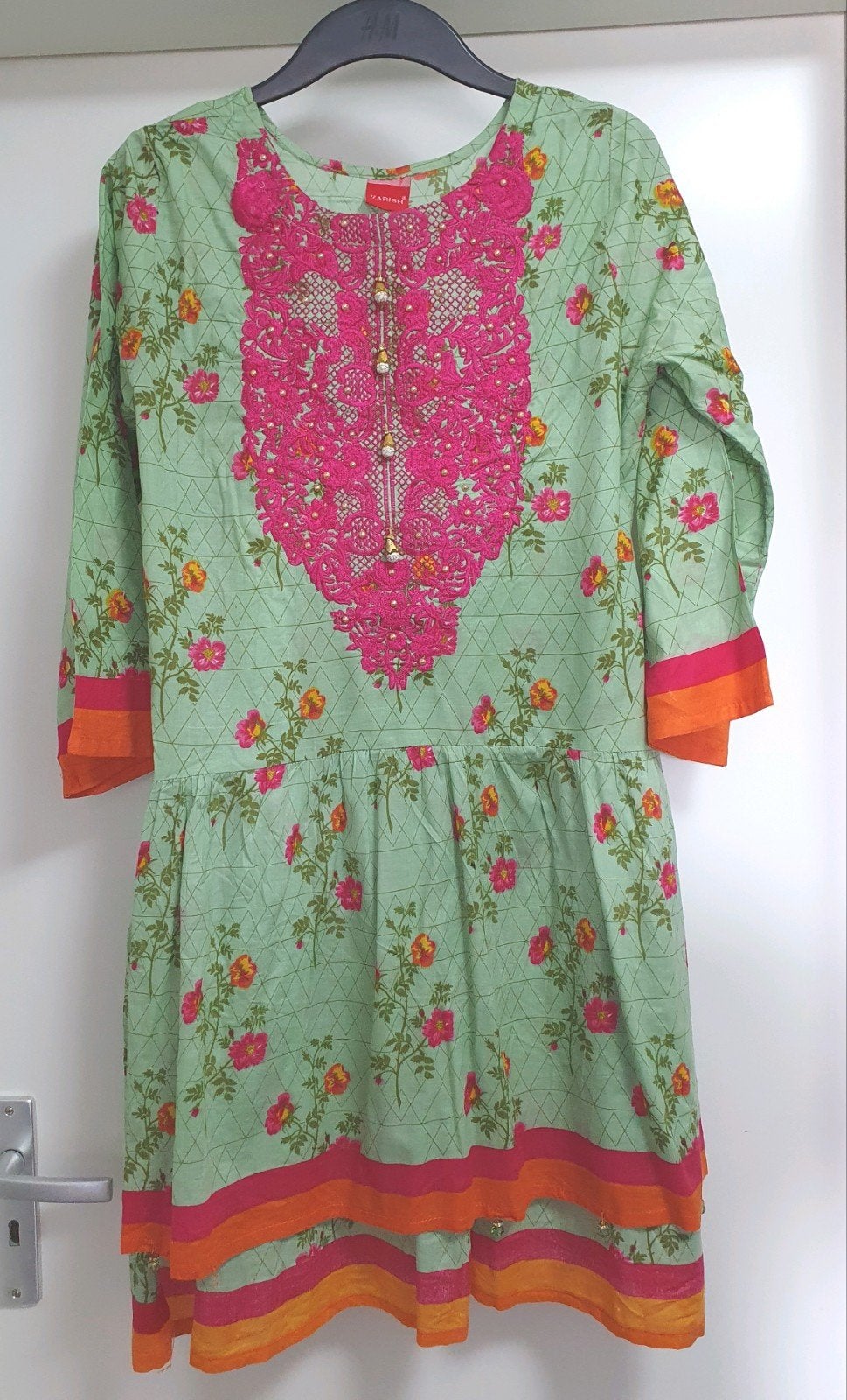Groene tuniek met roze borduursel en bloemenprint maat S, Ophalen of Verzenden, Zo goed als nieuw, Maat 36 (S), Groen