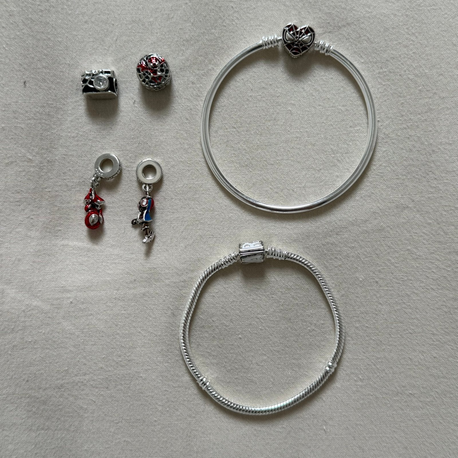 Pandora marvel spiderman armband met bedels 17cm, Sieraden, Tassen en Uiterlijk, Armbanden, Staal, Nieuw, Ophalen of Verzenden