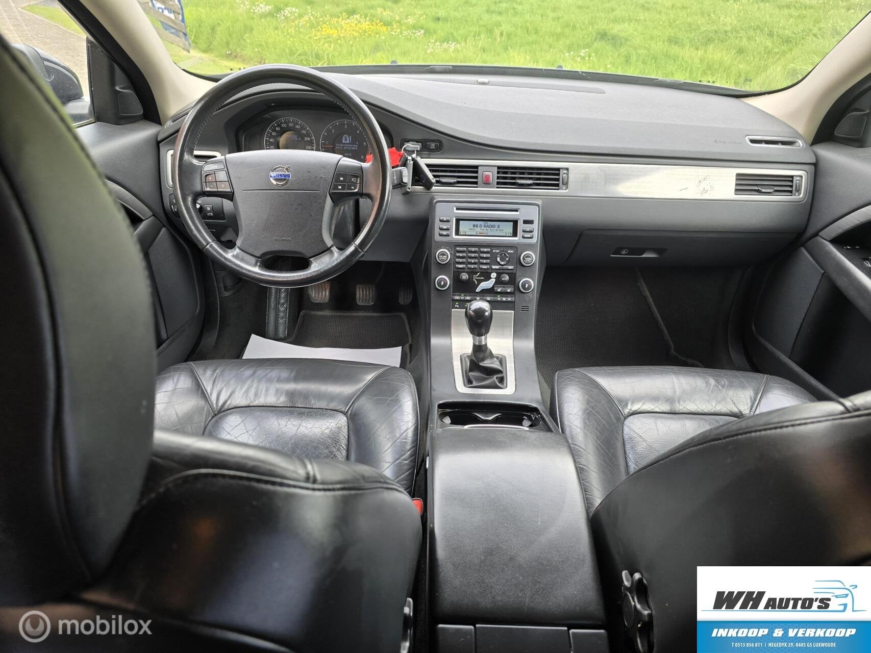 Volvo V70 2.4 D5 R design | Open dak | Trekhaak, Voorwielaandrijving, 15 km/l, Zwart, 168 €/maand
