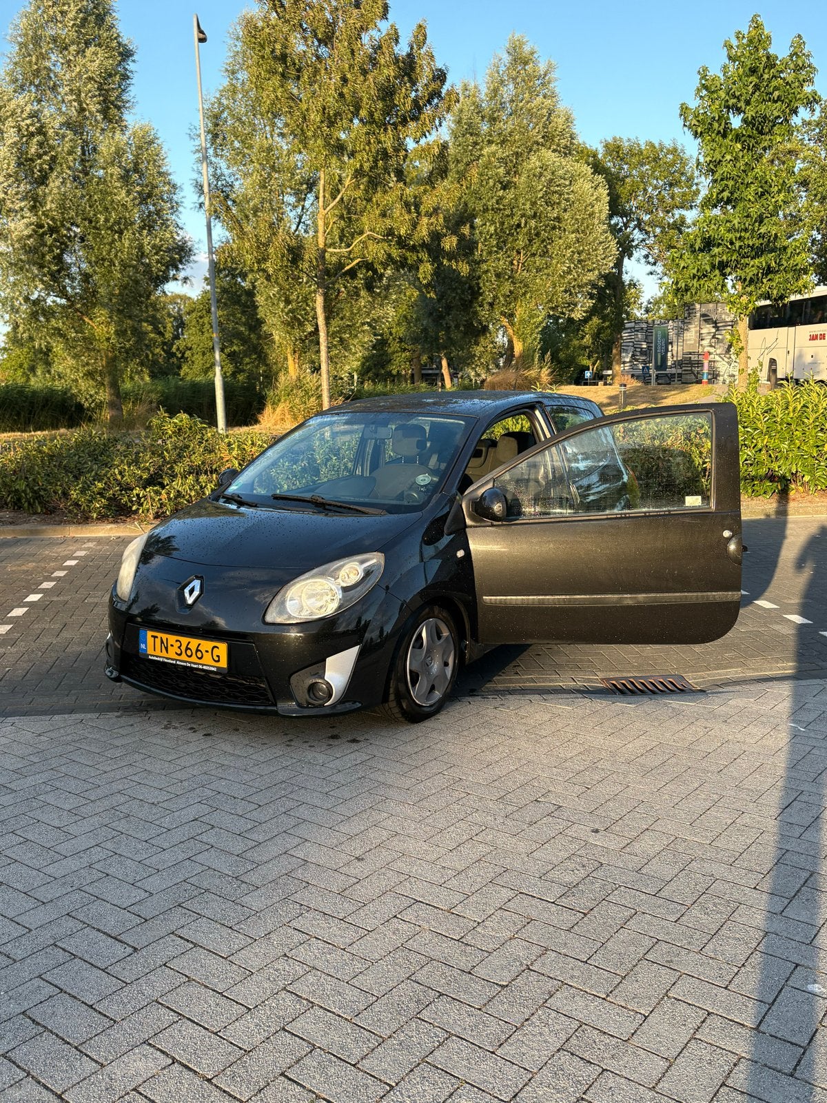 Renault Twingo apk tot 2027, Voorwielaandrijving, 4 cilinders, 4 stoelen, Zwart