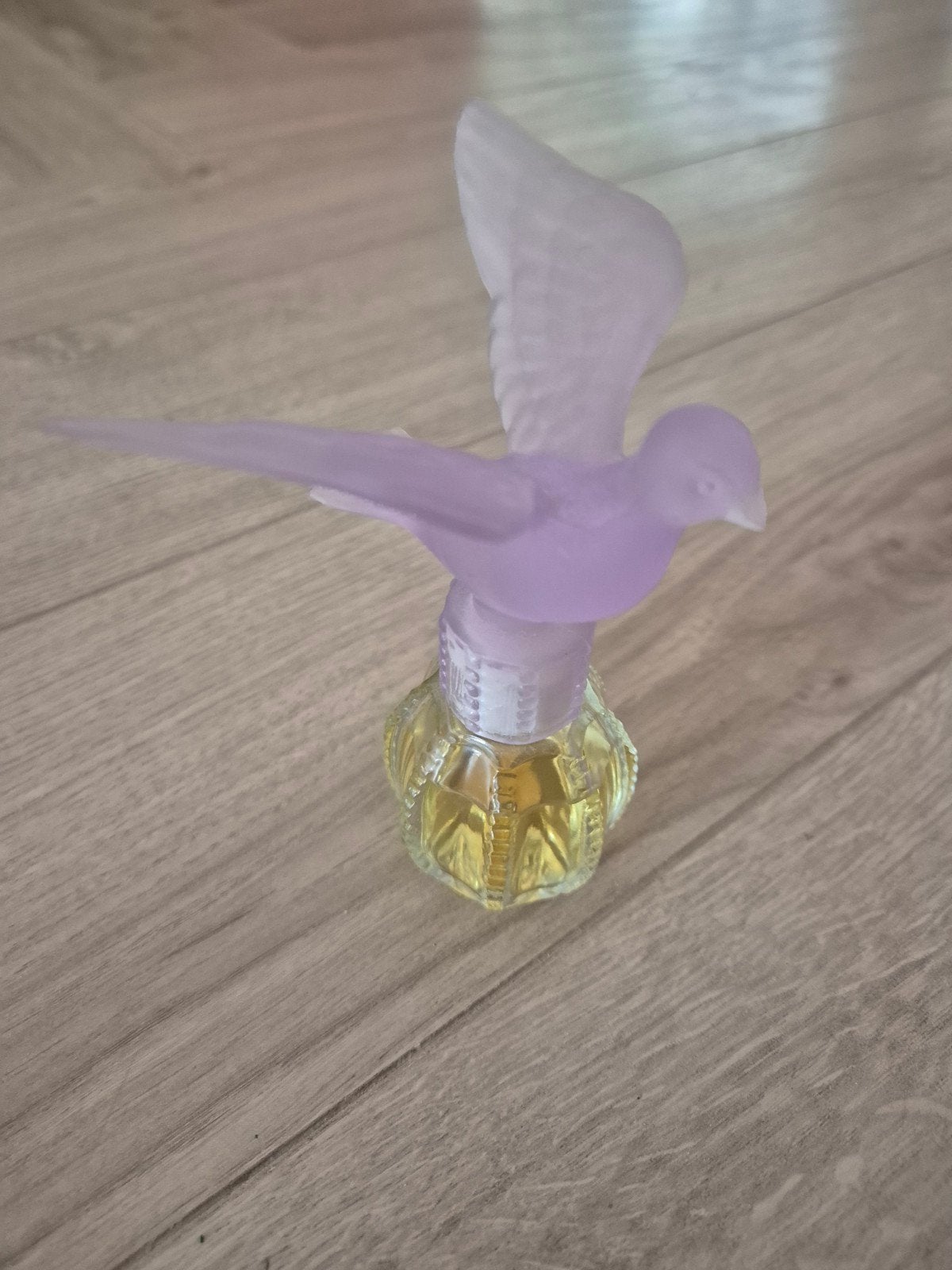 Oude parfum ' royal dove' met duif, Verzamelen, Parfumverzamelingen, Ophalen of Verzenden, Parfumfles