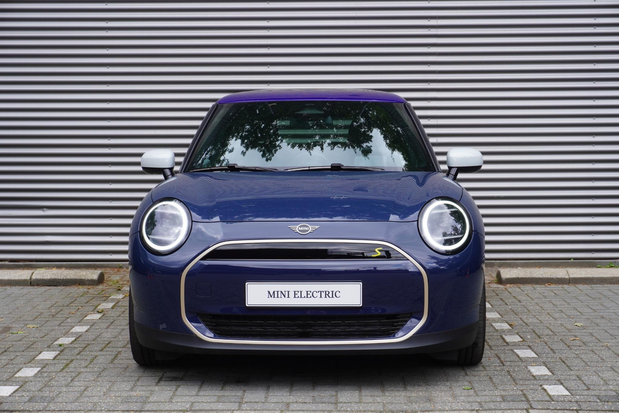 MINI Cooper SE Favoured Trim | Pakket M, Stof, Mini Electric, 218 pk, Nieuw