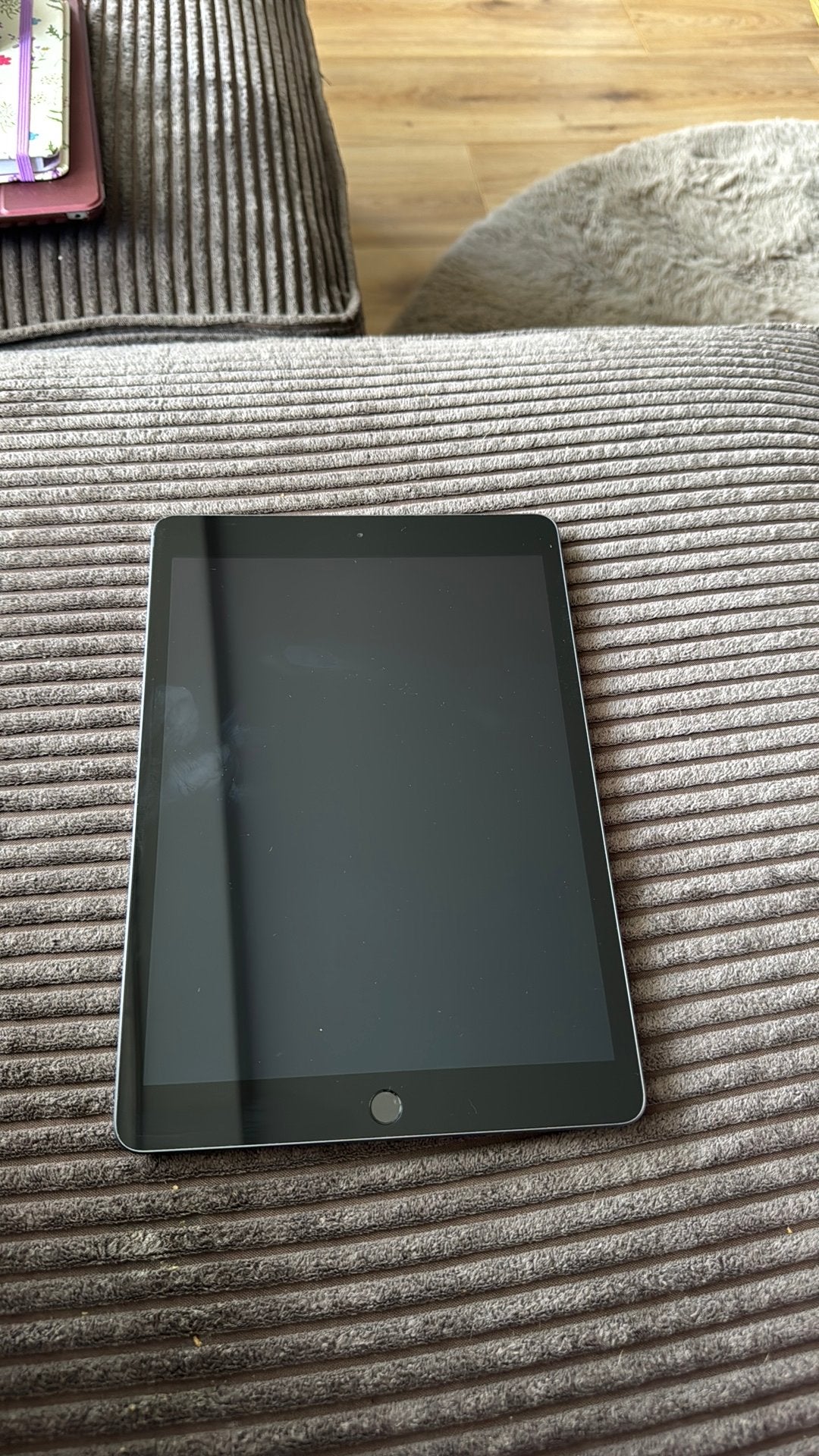 Ipad, 5 jaar oud, geen idee welke het is., Computers en Software, Gebruikt, Apple iPad, Grijs, 16 GB