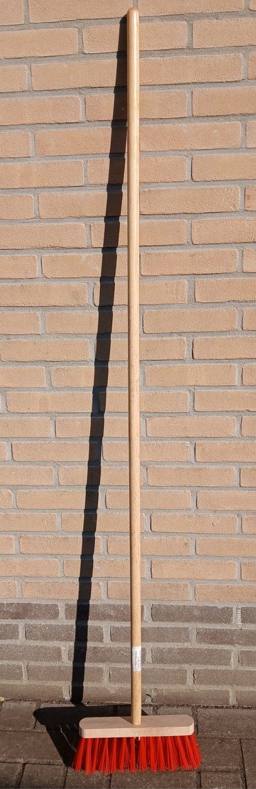 Nieuwe bezem met stok - rood, Ophalen, Nieuw