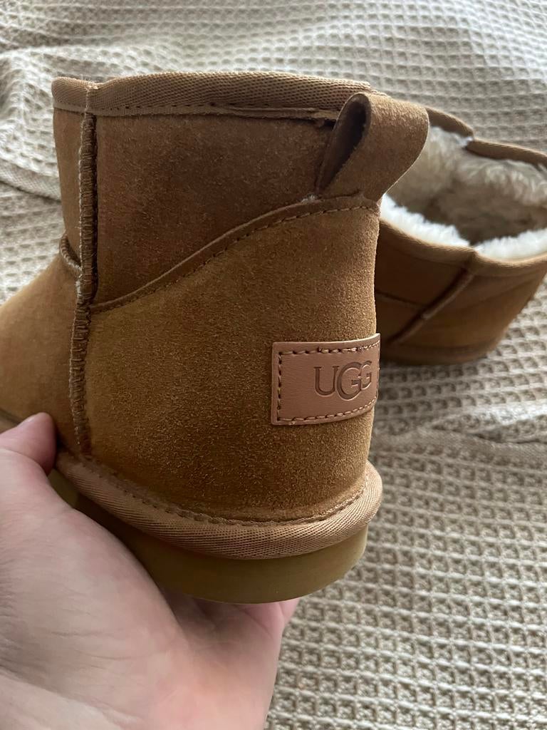 Nieuwe Uggs maat 39 - Te klein gekocht, Ophalen of Verzenden, Nieuw, Bruin, Lage of Enkellaarzen