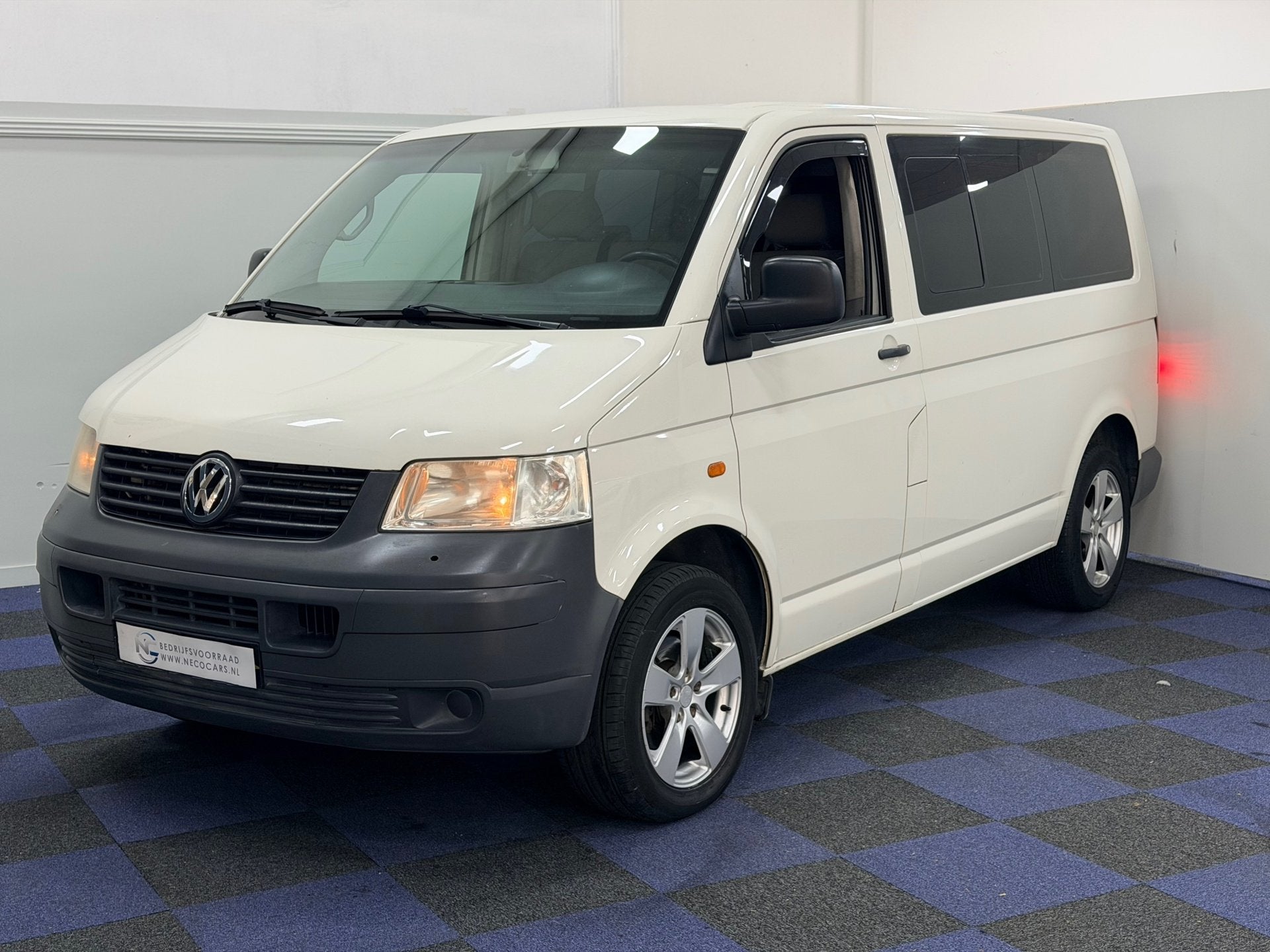 Volkswagen Transporter Kombi 2.0 300 Trendline / 9 PERSOONS, Auto's, Bestelauto's, Voorwielaandrijving, Gebruikt, 8 stoelen, 4 cilinders
