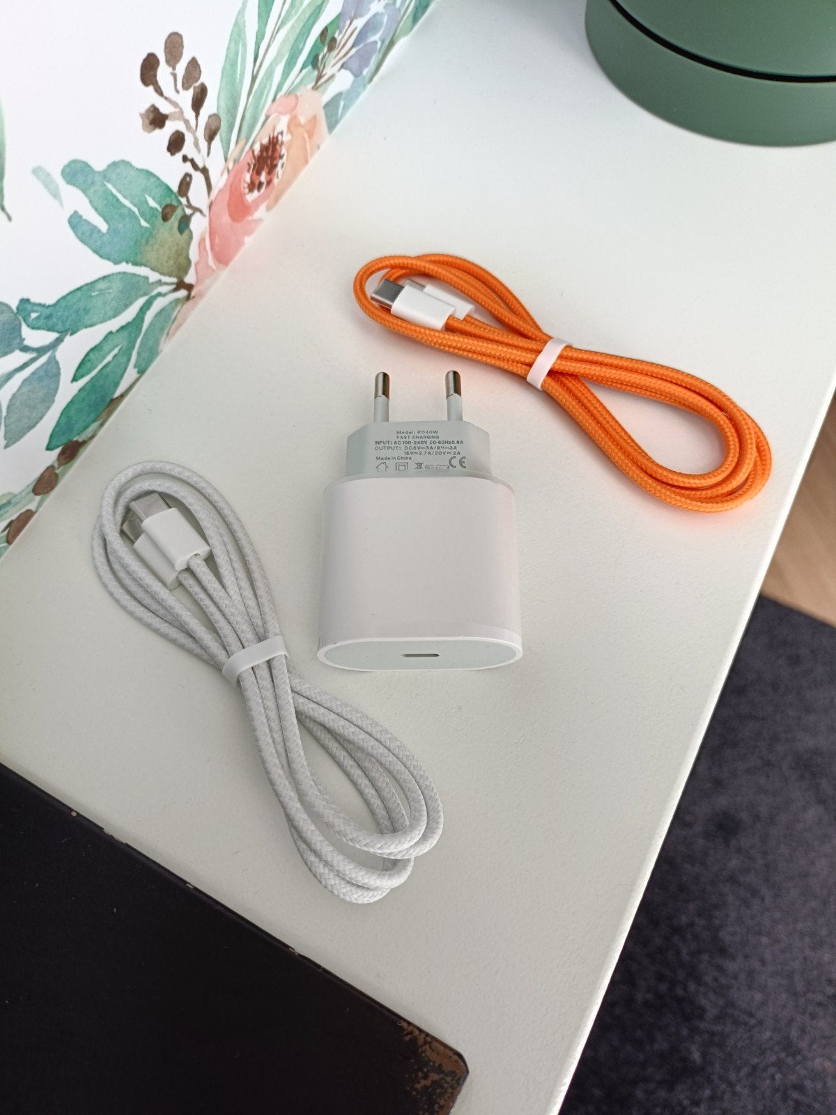 Nieuwe Snellader Inclusief 2x Kabel (Wit+Oranje), Ophalen of Verzenden, Nieuw, Overige kleuren