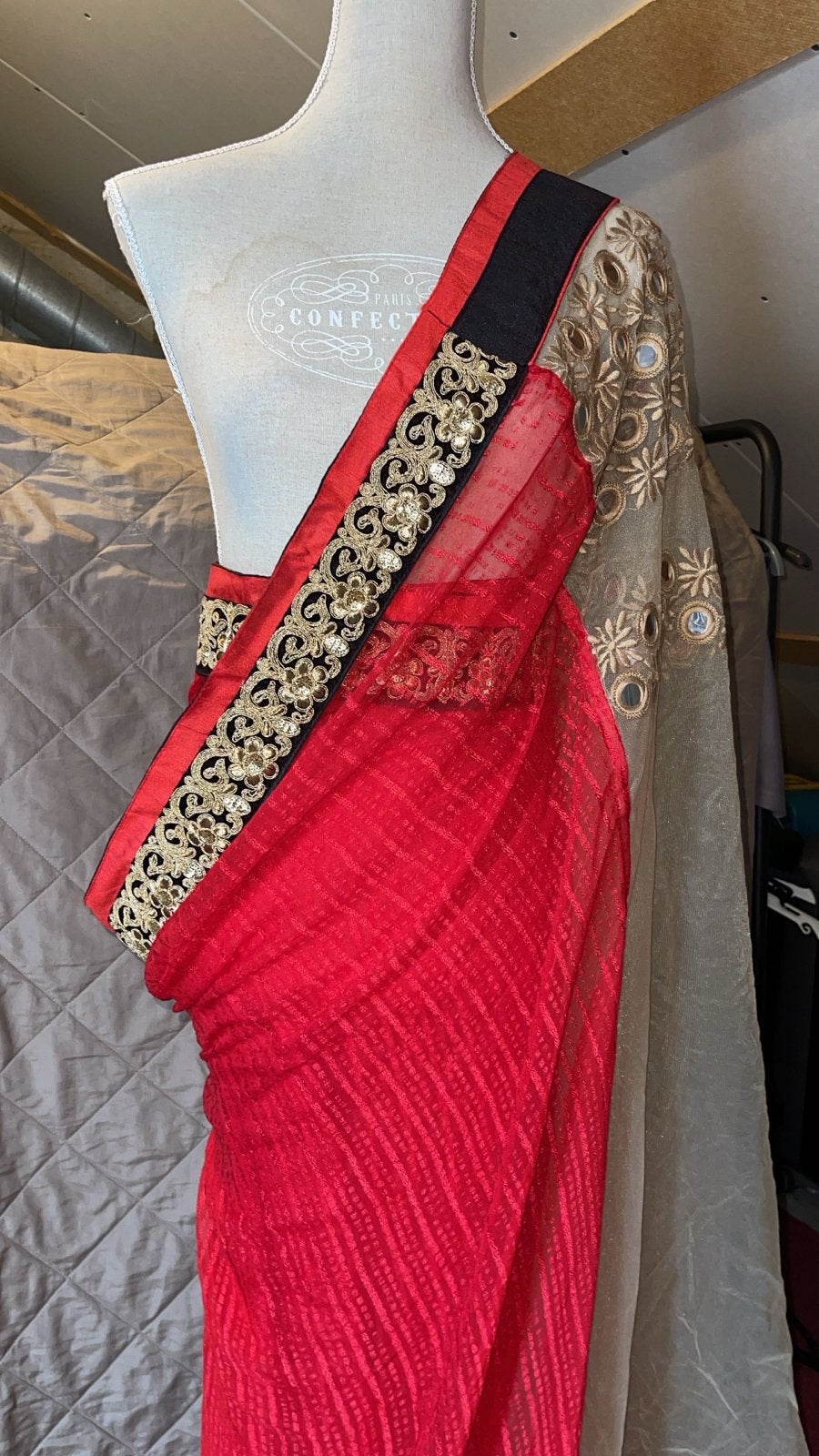 Indiase Saree - Rood met gouden borduursels, Maat 46/48 (XL) of groter, Ophalen of Verzenden, Gedragen, Rood